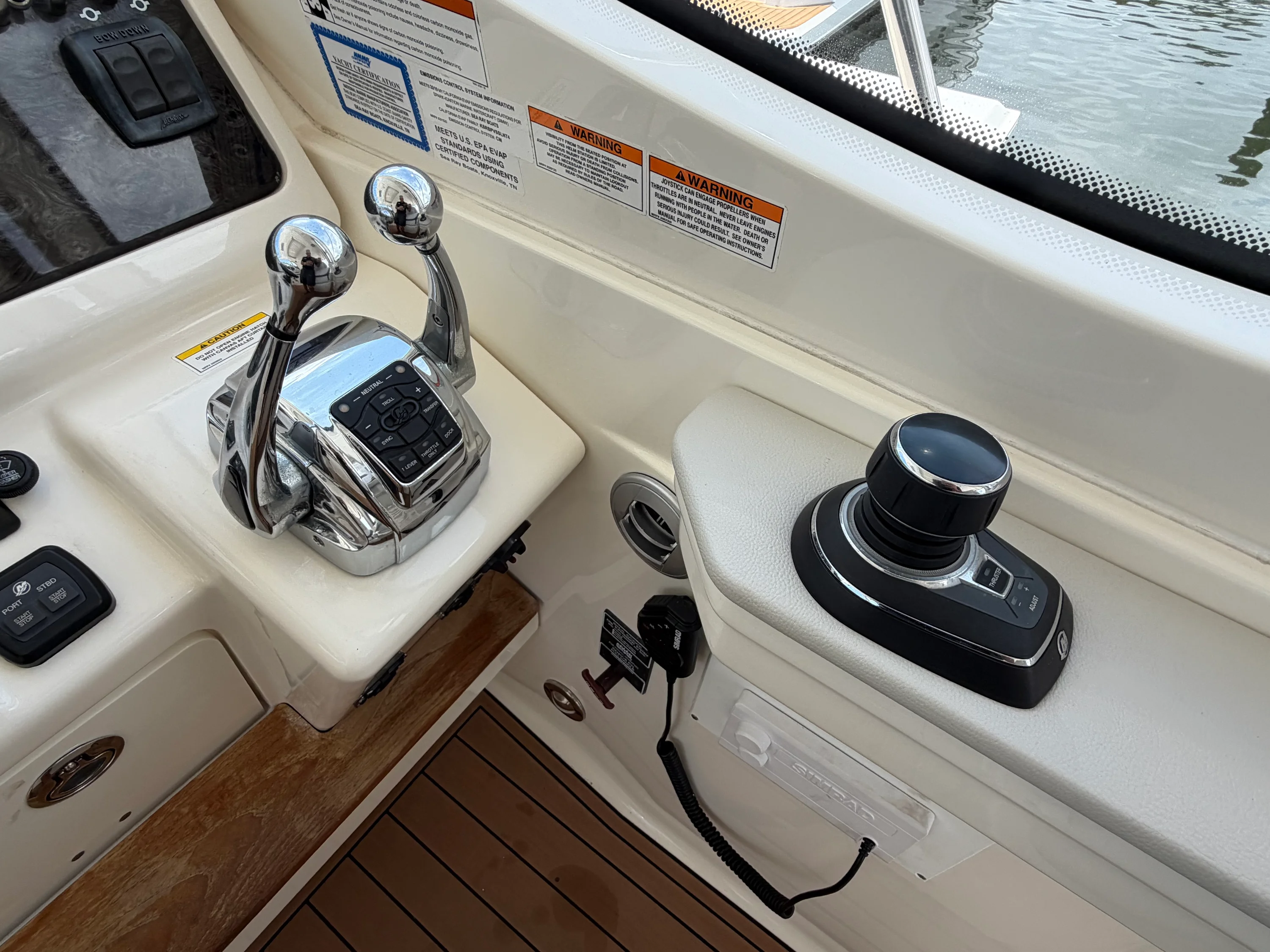 2019 Sea Ray Sundancer 350 Coupe Image Thumbnail #16