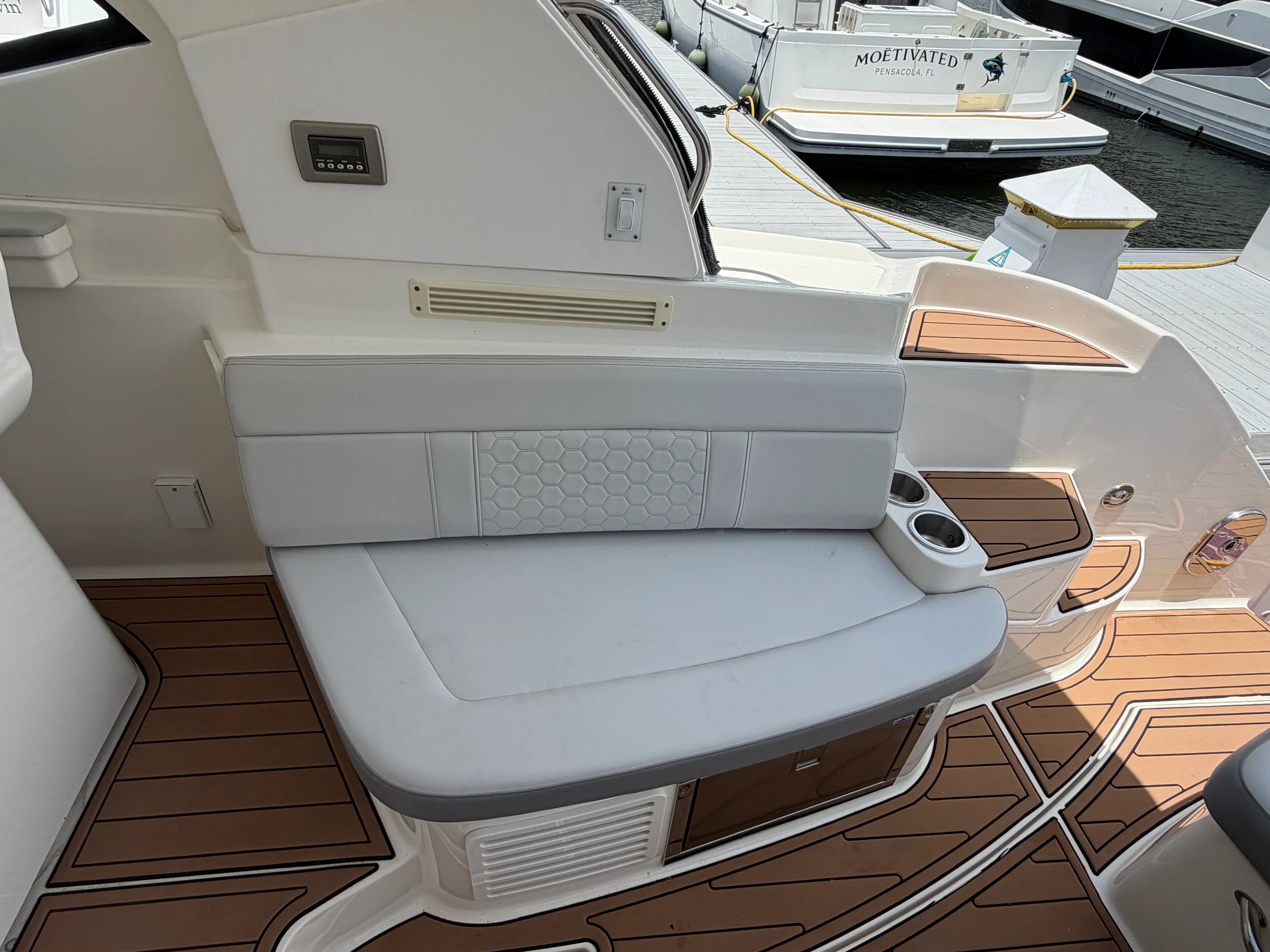 2019 Sea Ray Sundancer 350 Coupe Image Thumbnail #12
