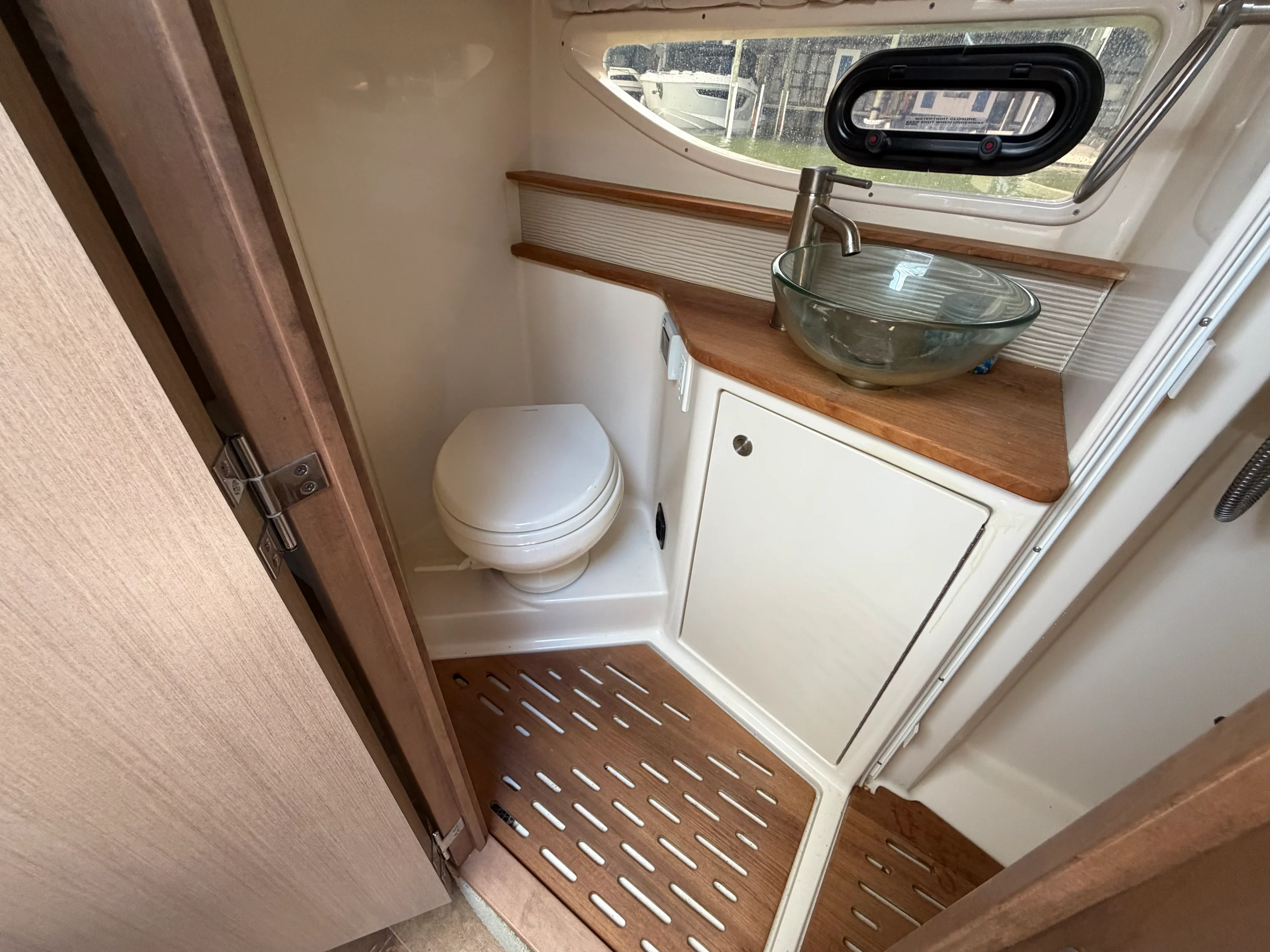 2019 Sea Ray Sundancer 350 Coupe Image Thumbnail #32