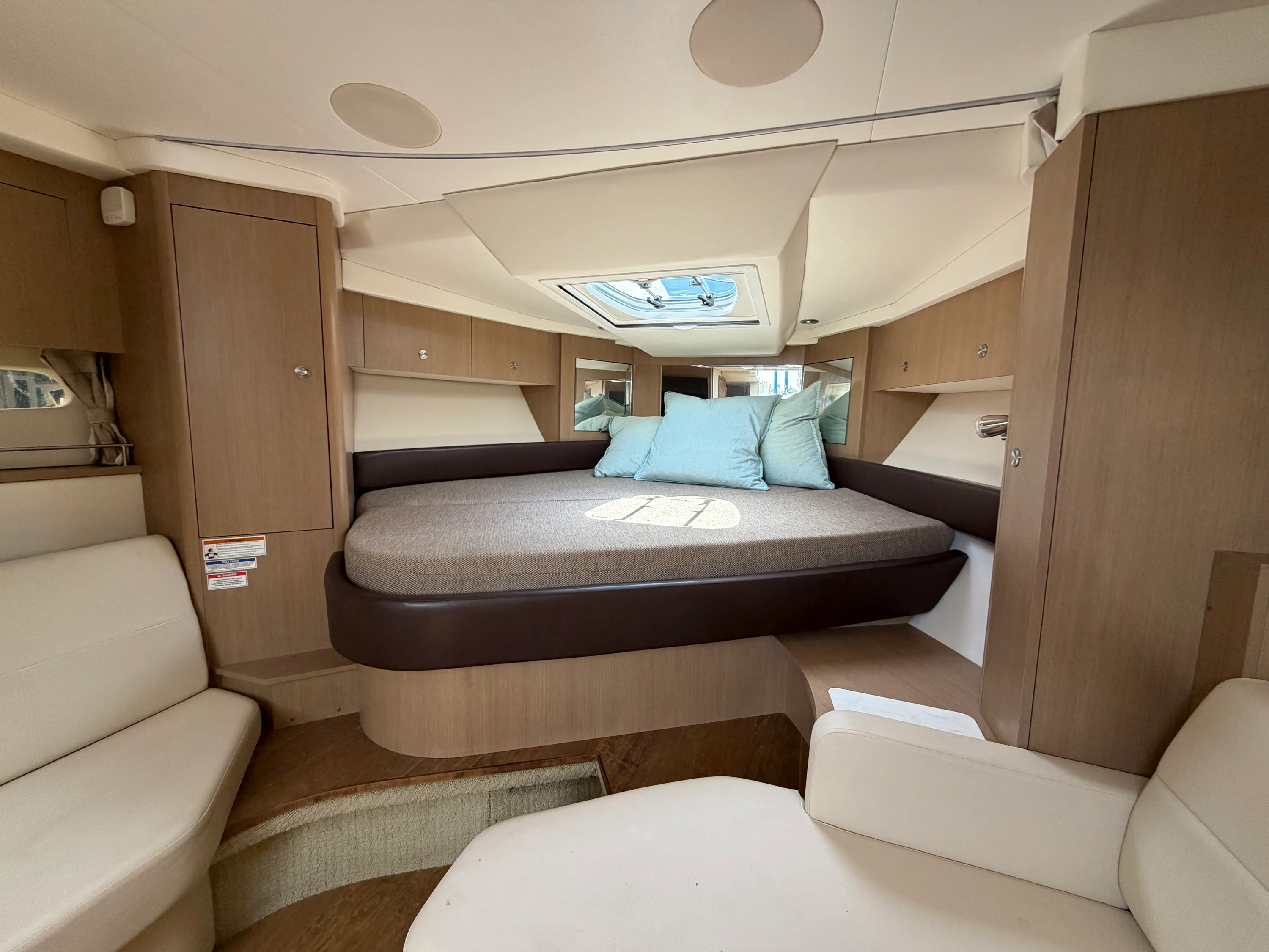 2019 Sea Ray Sundancer 350 Coupe Image Thumbnail #21
