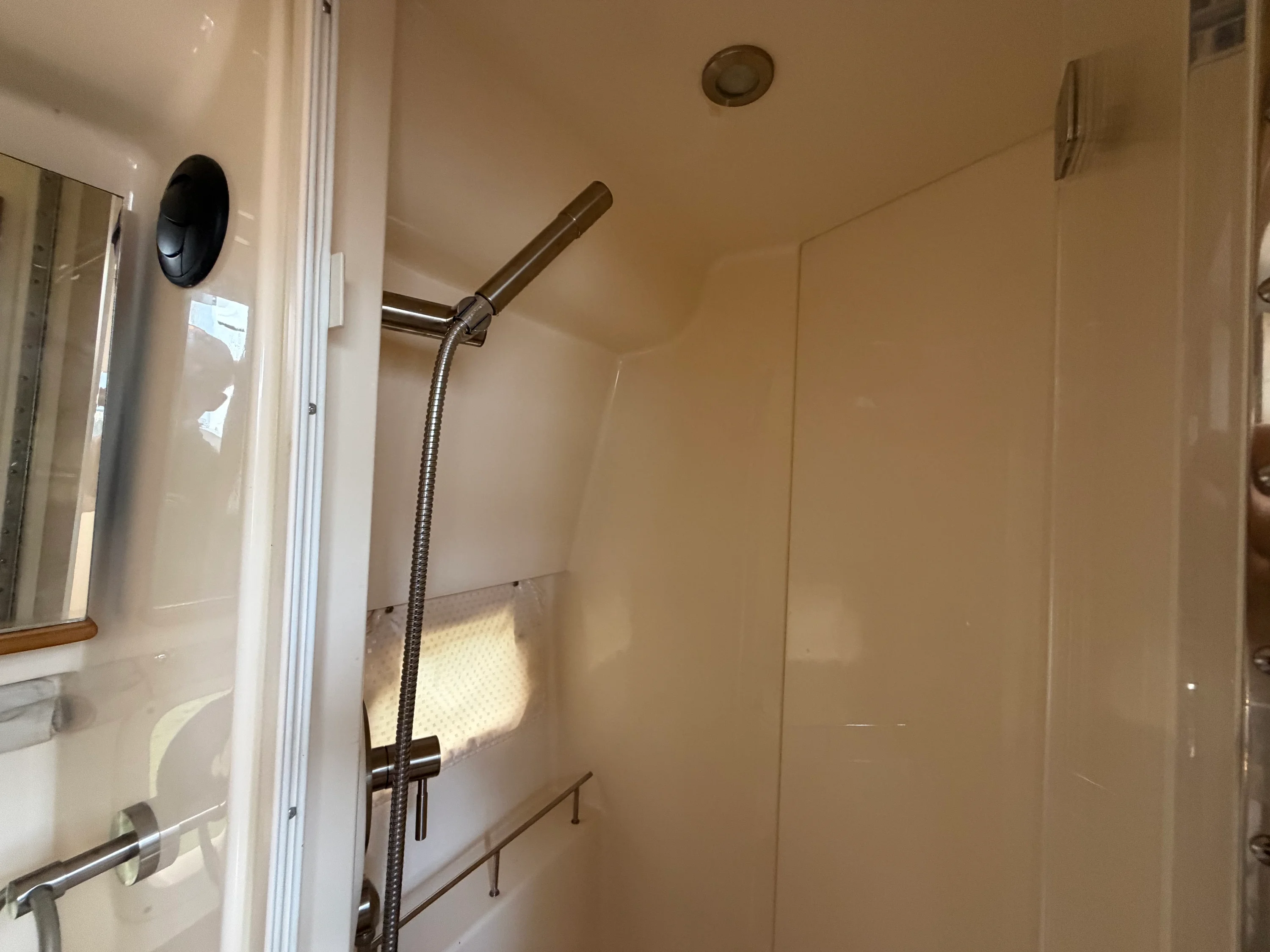 2019 Sea Ray Sundancer 350 Coupe Image Thumbnail #33