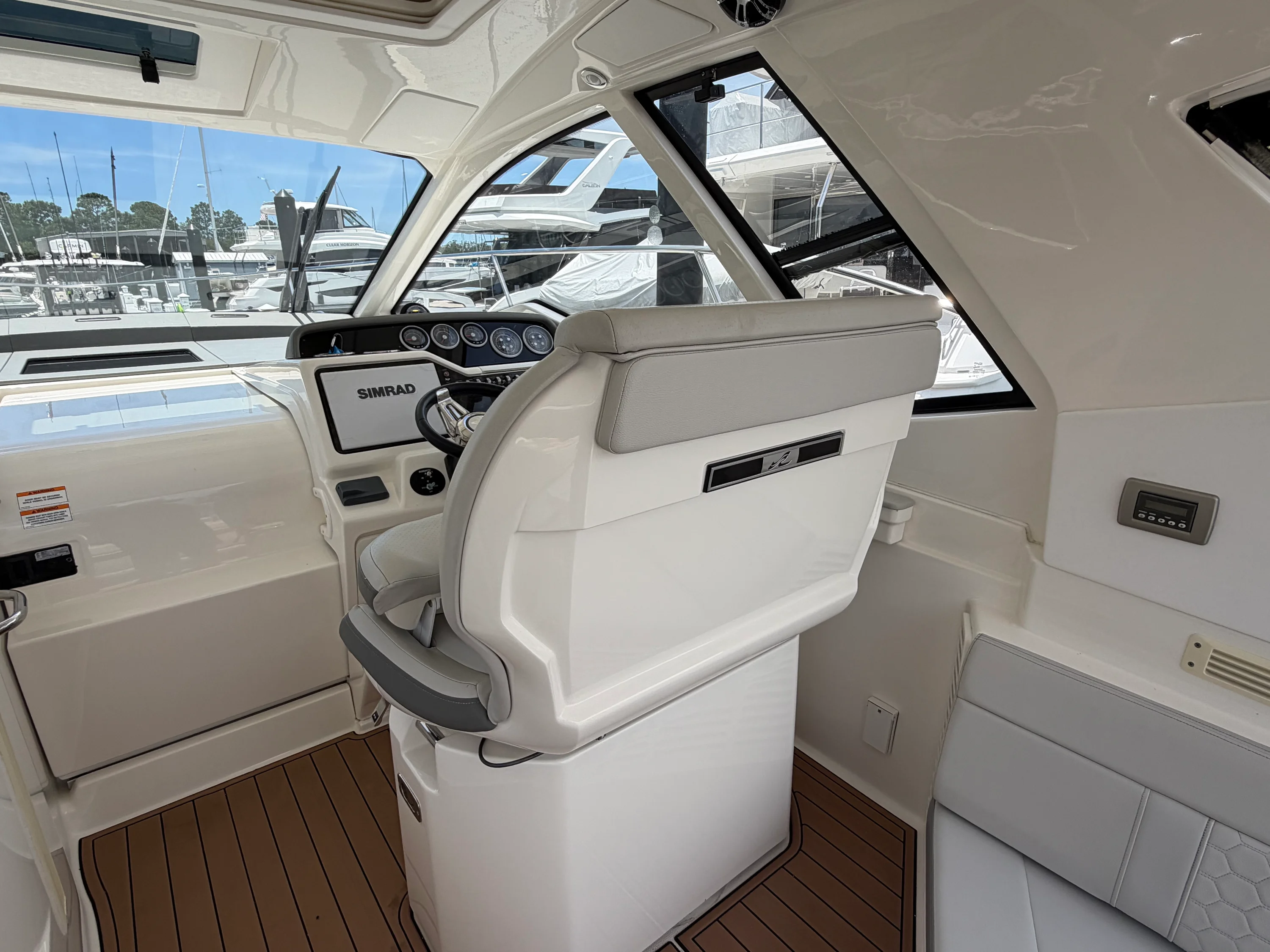 2019 Sea Ray Sundancer 350 Coupe Image Thumbnail #11