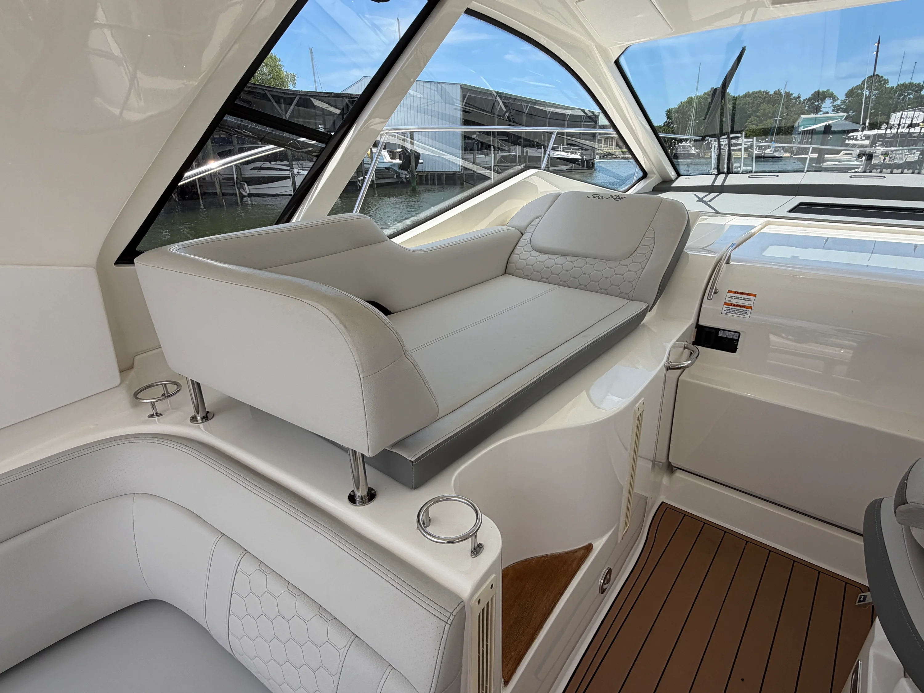 2019 Sea Ray Sundancer 350 Coupe Image Thumbnail #9