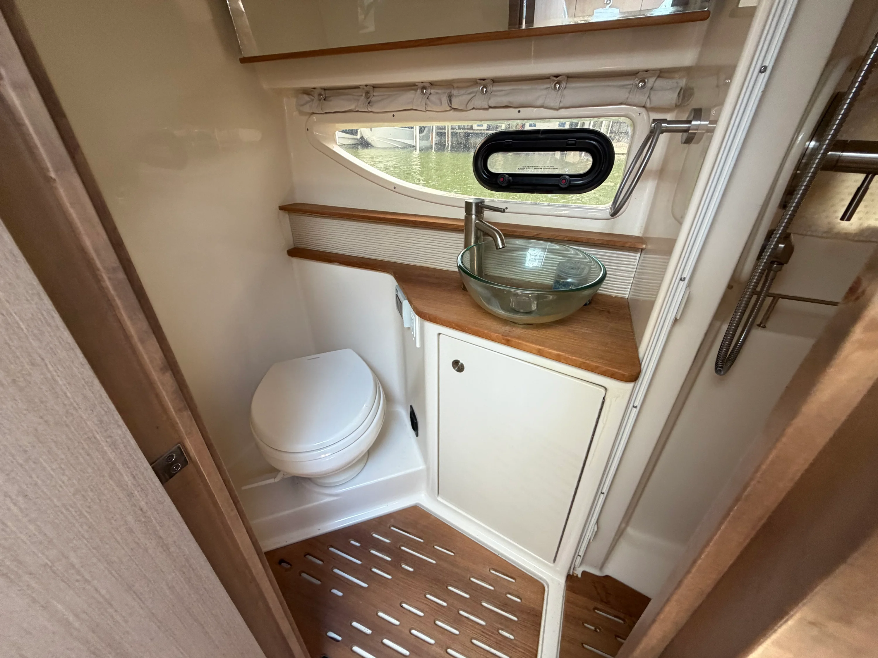 2019 Sea Ray Sundancer 350 Coupe Image Thumbnail #34