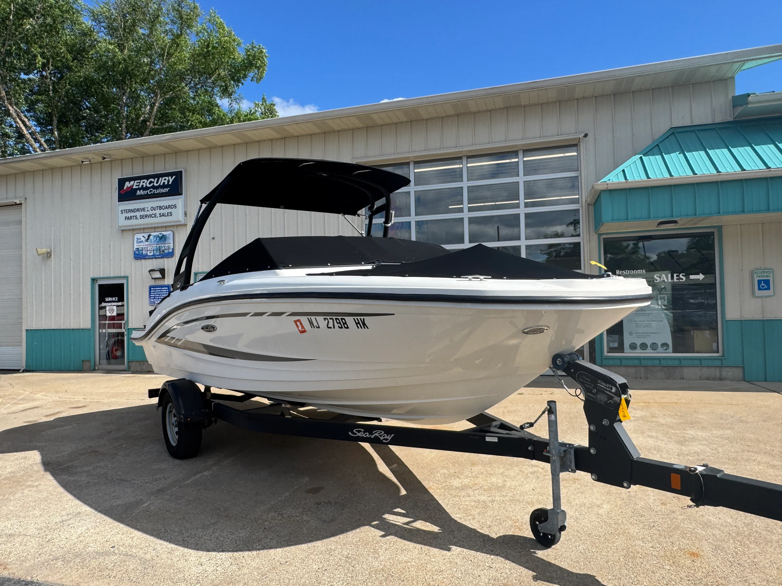 2017 Sea Ray 190 SPX Image Thumbnail #2