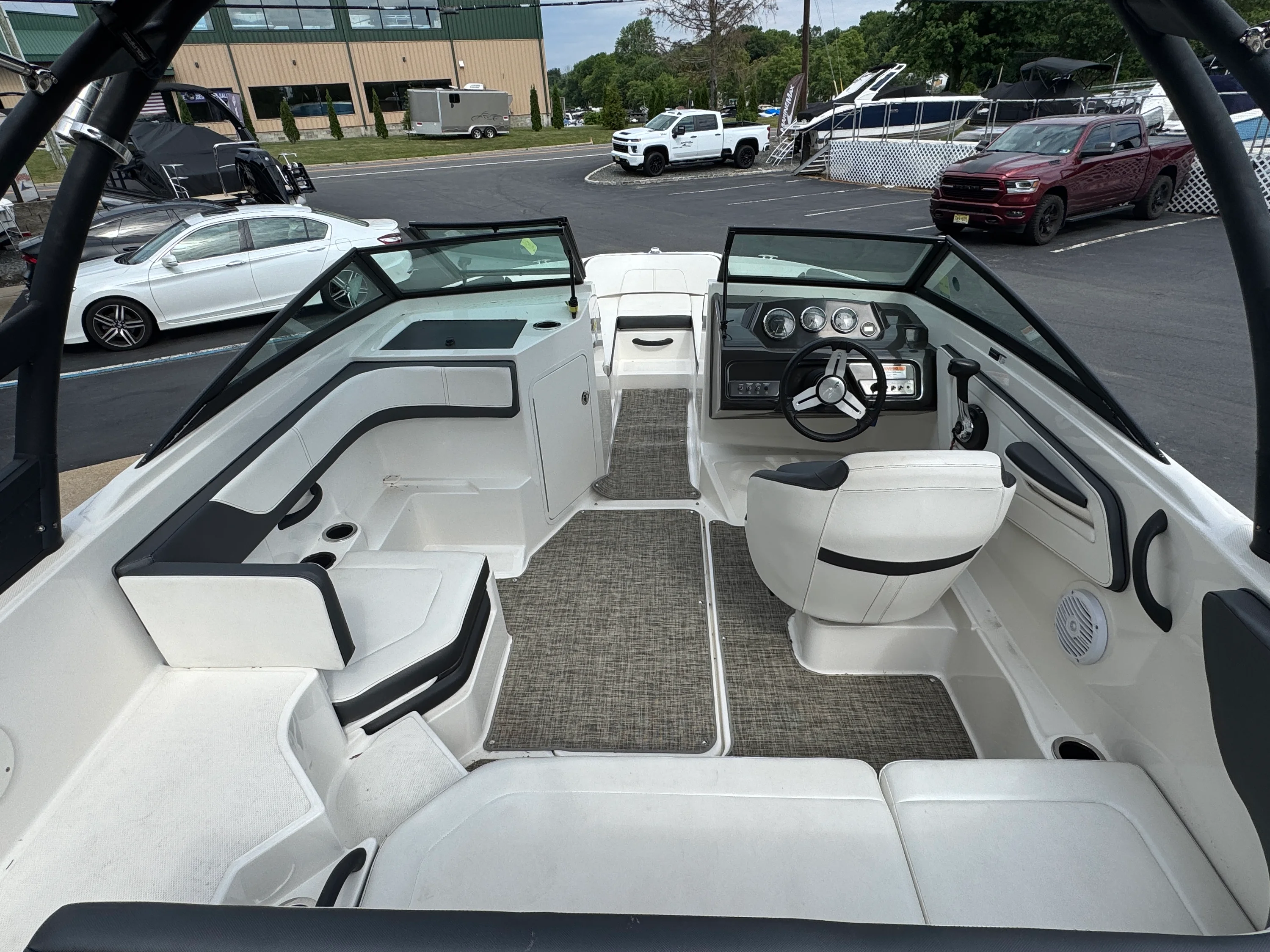 2017 Sea Ray 190 SPX Image Thumbnail #4