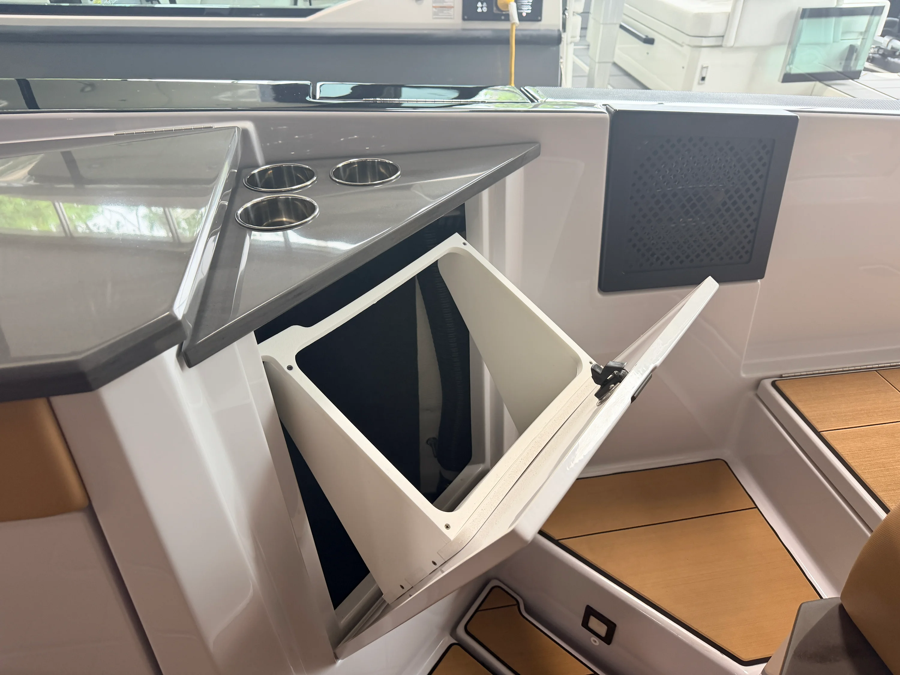 2024 Aviara AV32 Image Thumbnail #17