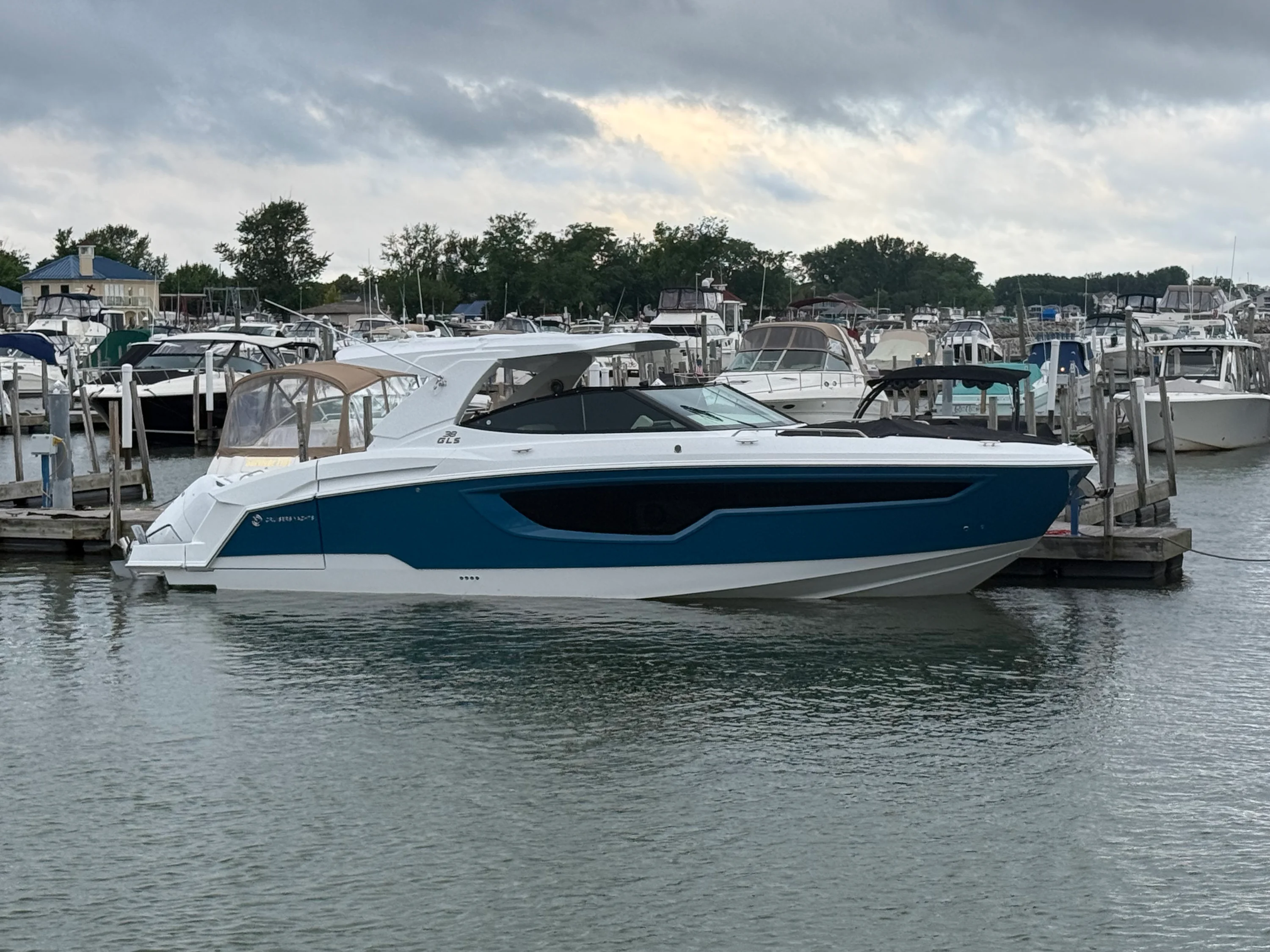 2027 Cruisers Yachts 38GLS-OB Image Thumbnail #0