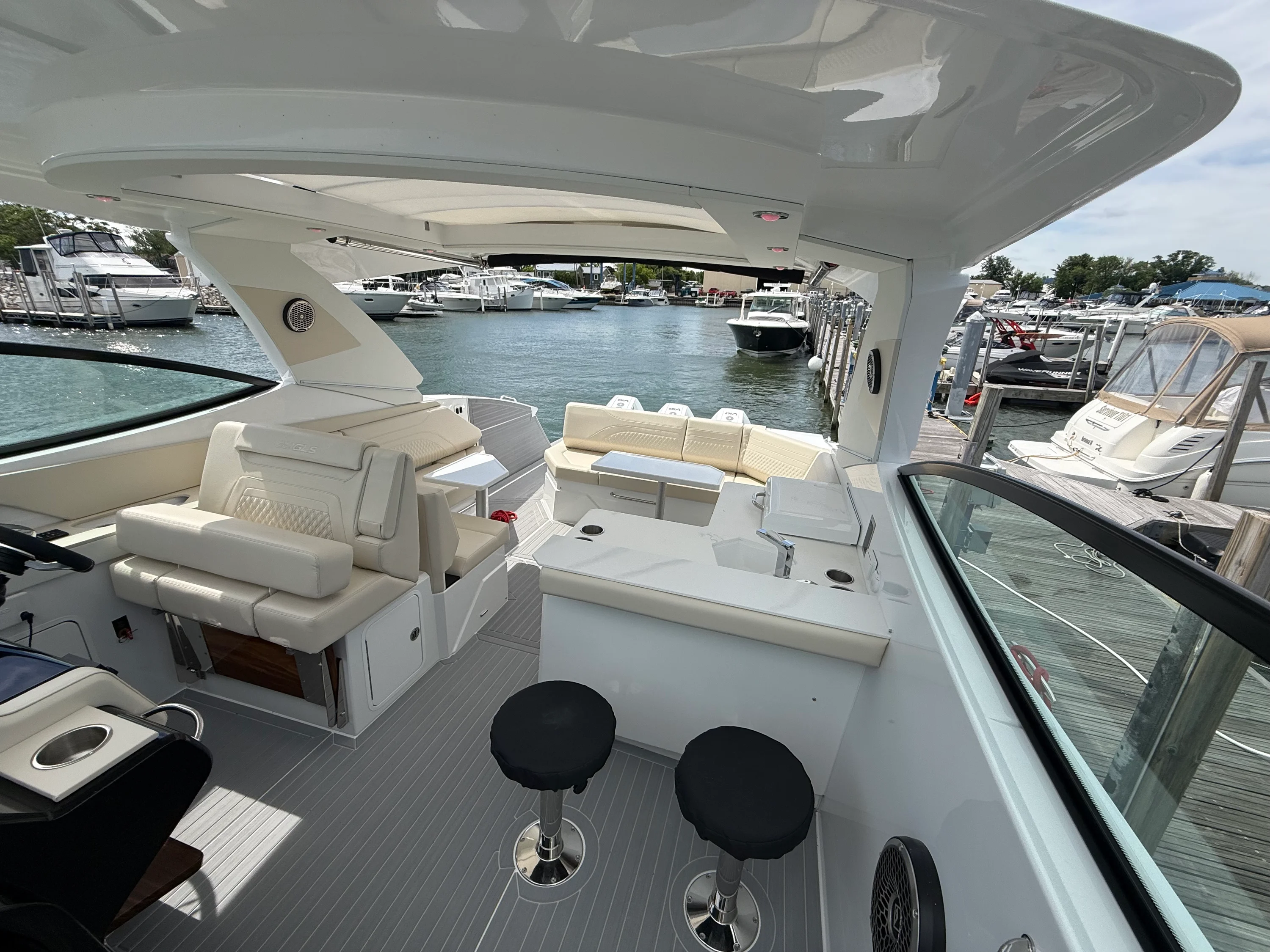 2027 Cruisers Yachts 38GLS-OB Image Thumbnail #12