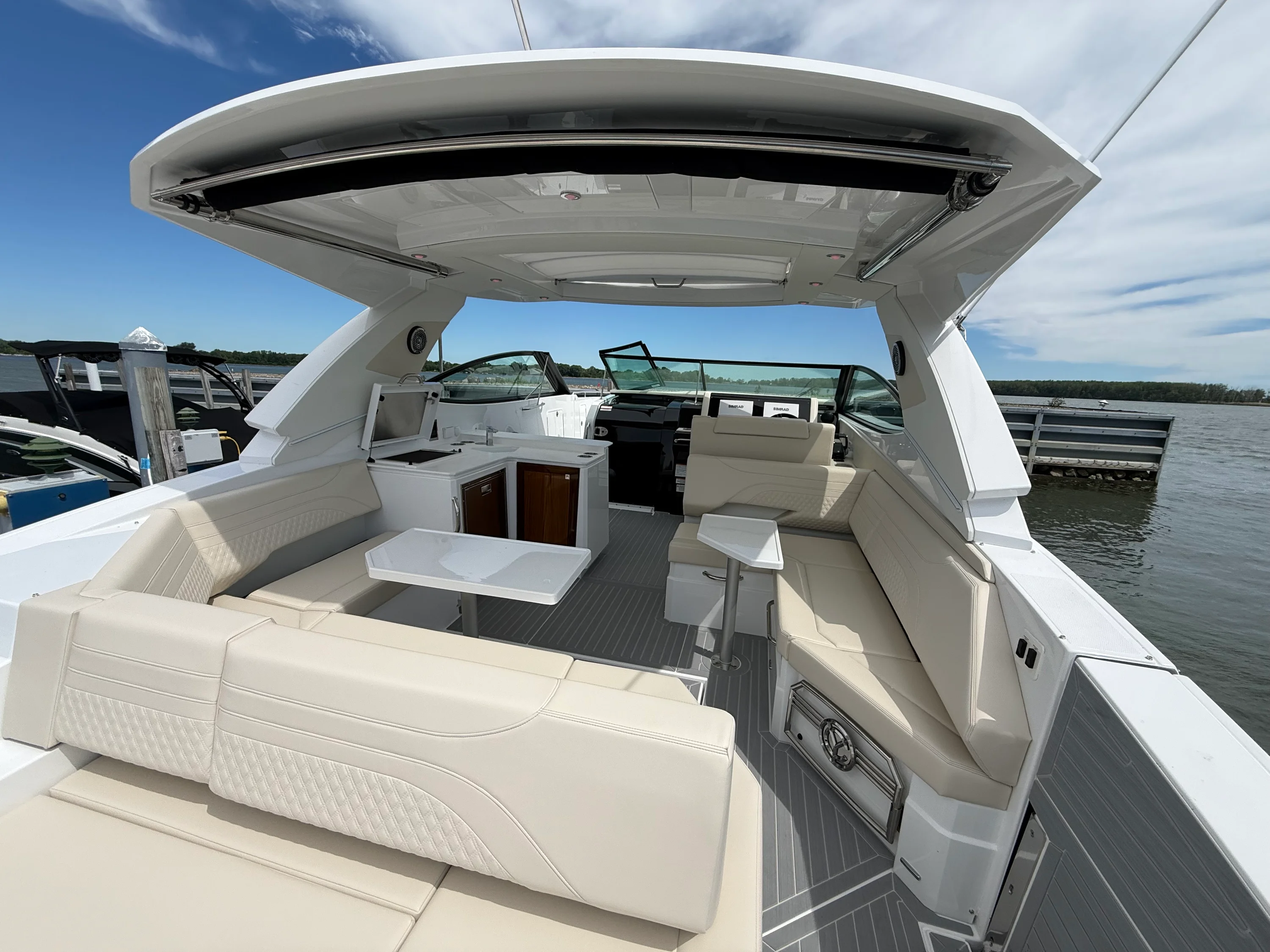 2027 Cruisers Yachts 38GLS-OB Image Thumbnail #3