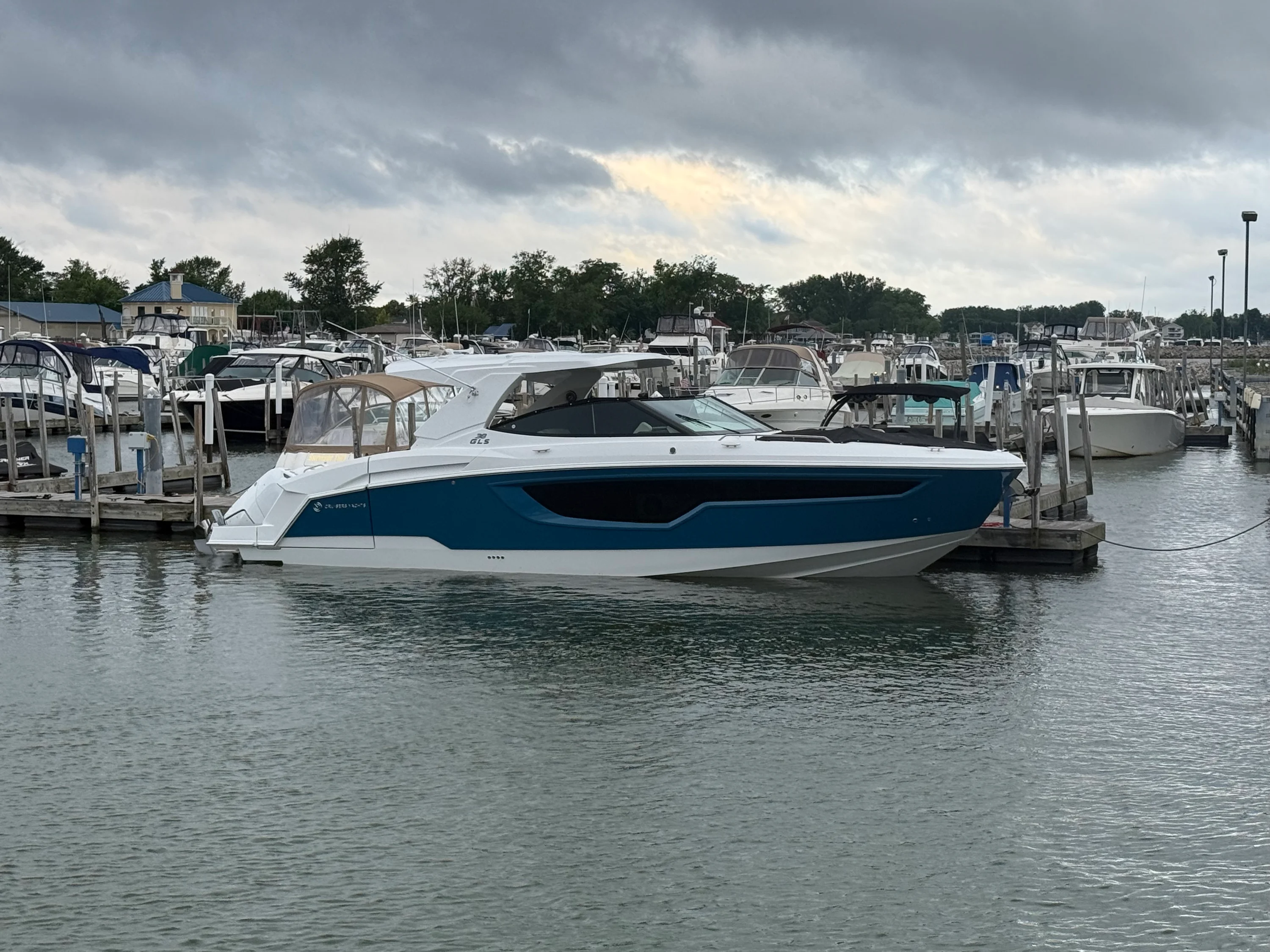 2027 Cruisers Yachts 38GLS-OB Image Thumbnail #1