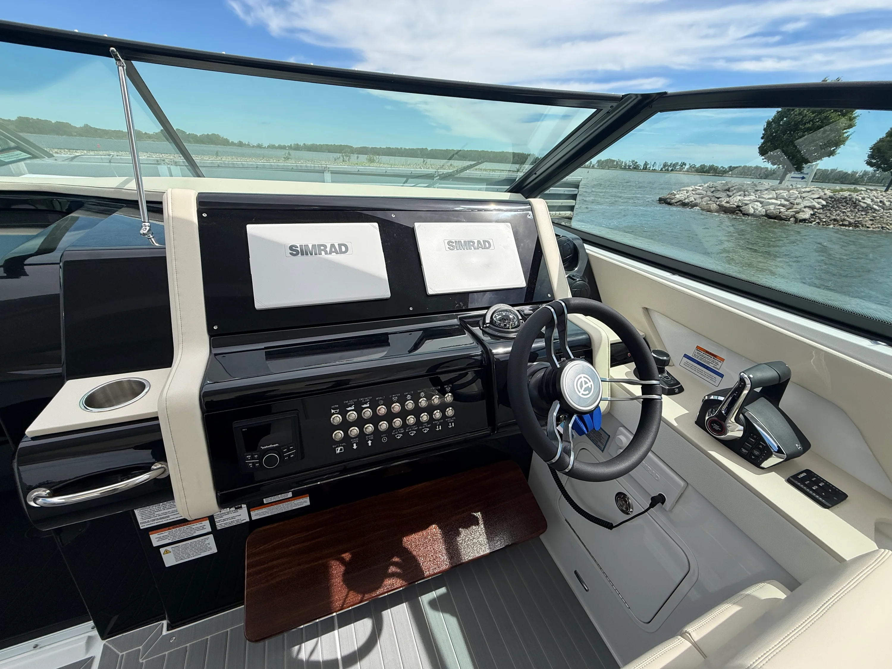 2027 Cruisers Yachts 38GLS-OB Image Thumbnail #10