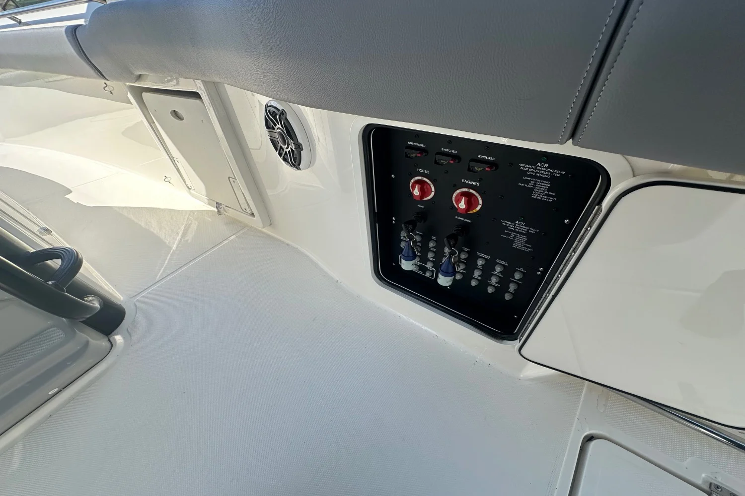 2024 Boston Whaler 330 Outrage Image Thumbnail #15