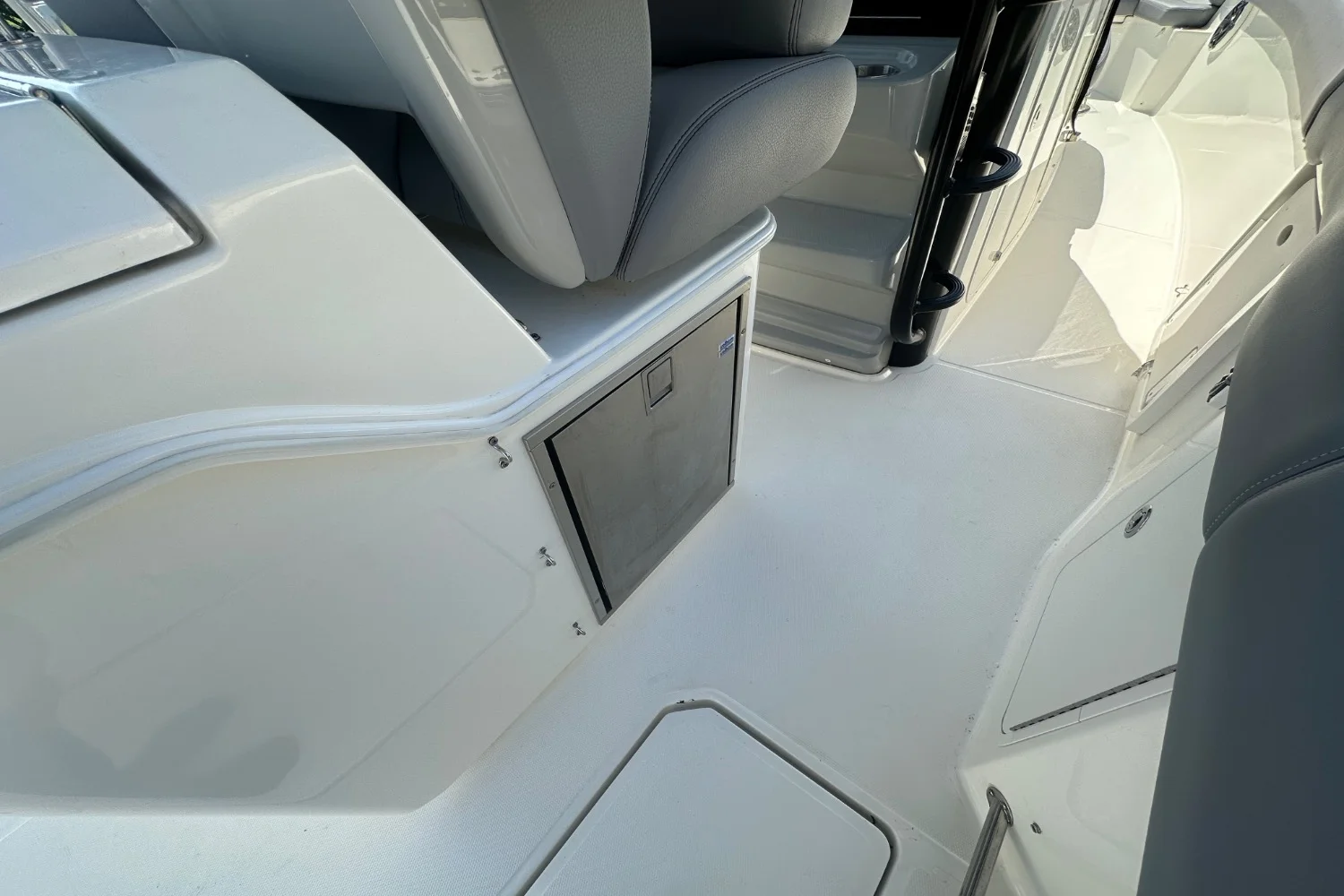2024 Boston Whaler 330 Outrage Image Thumbnail #11