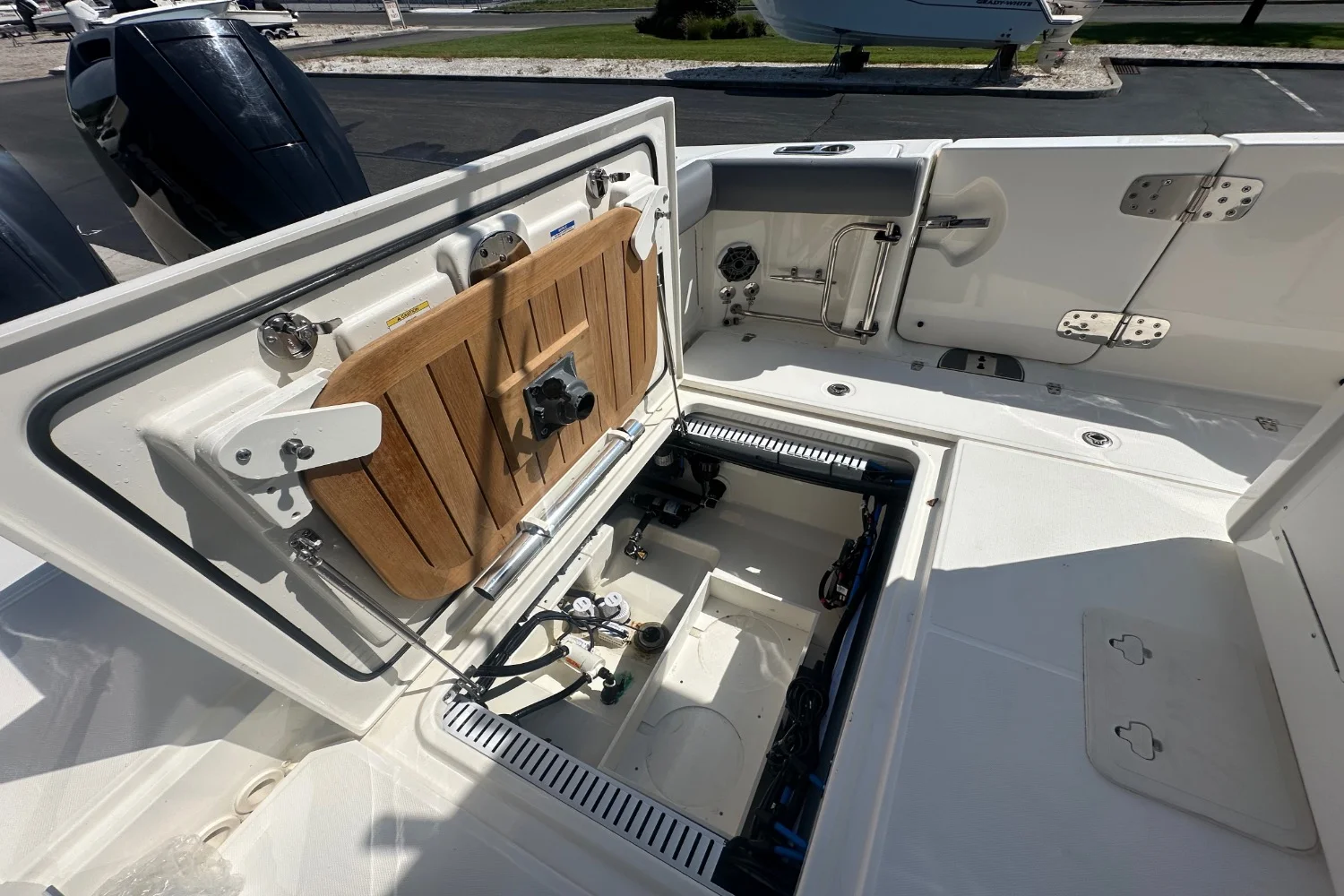 2024 Boston Whaler 330 Outrage Image Thumbnail #6