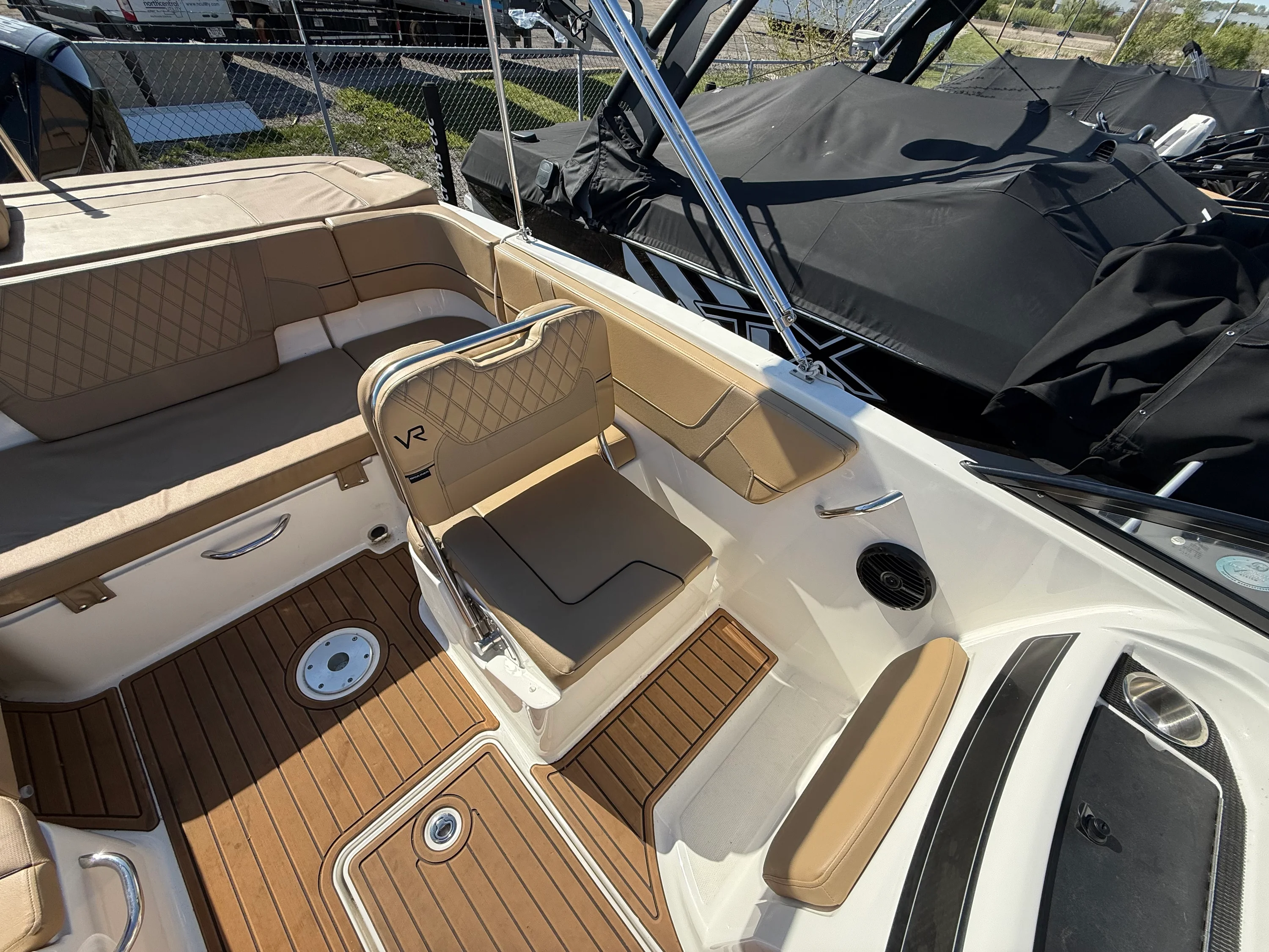2023 Bayliner VR6 Bowrider Image Thumbnail #8