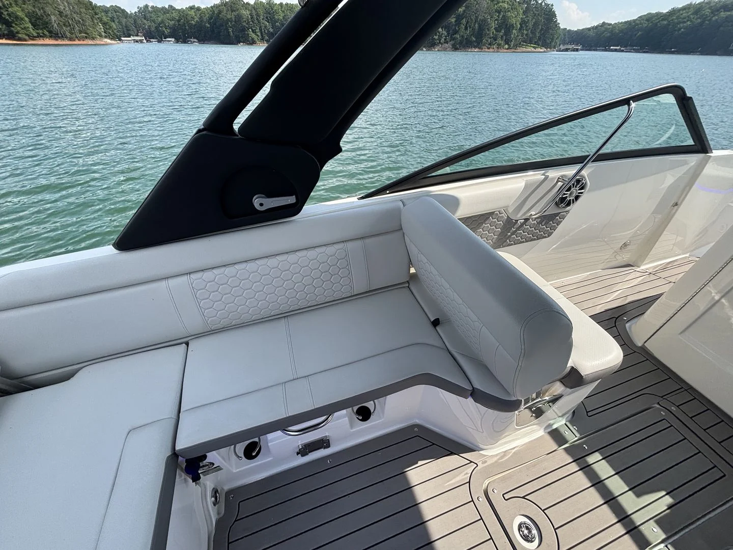 2022 Sea Ray SDX 250 Image Thumbnail #17