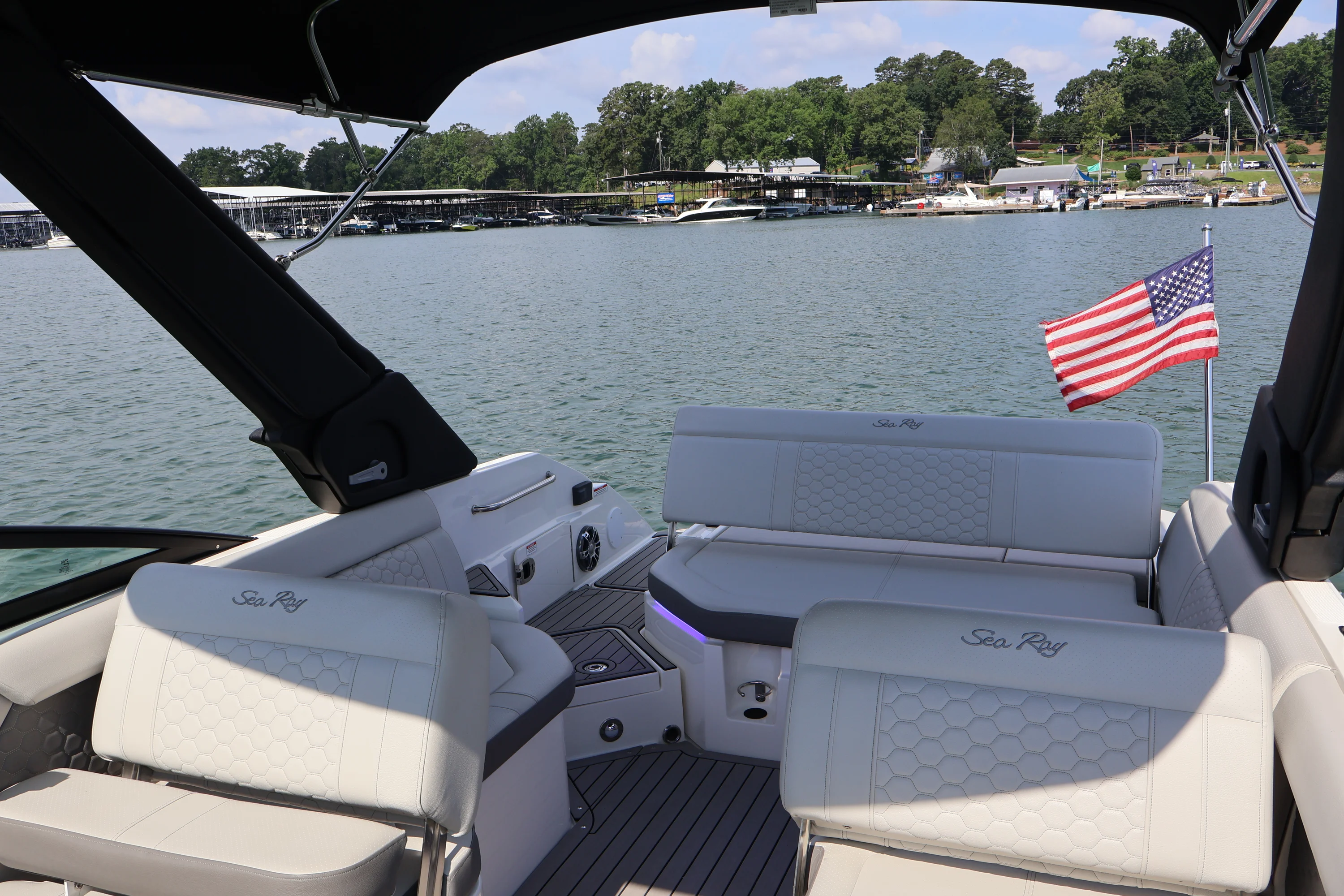 2022 Sea Ray SDX 250 Image Thumbnail #25