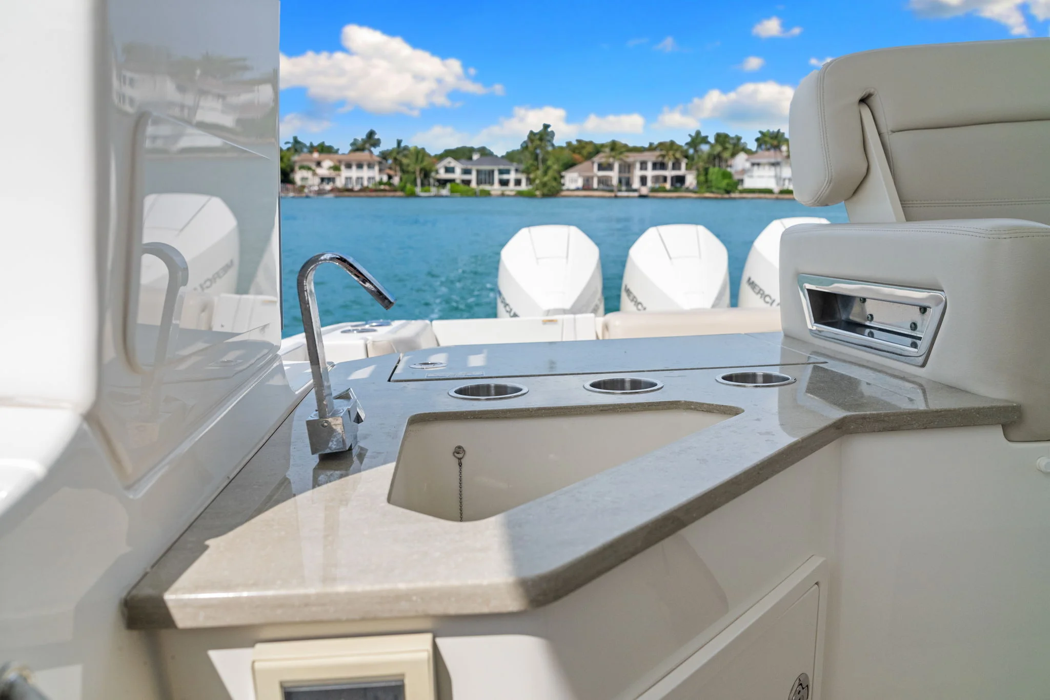2020 Boston Whaler 350 REALM Image Thumbnail #54