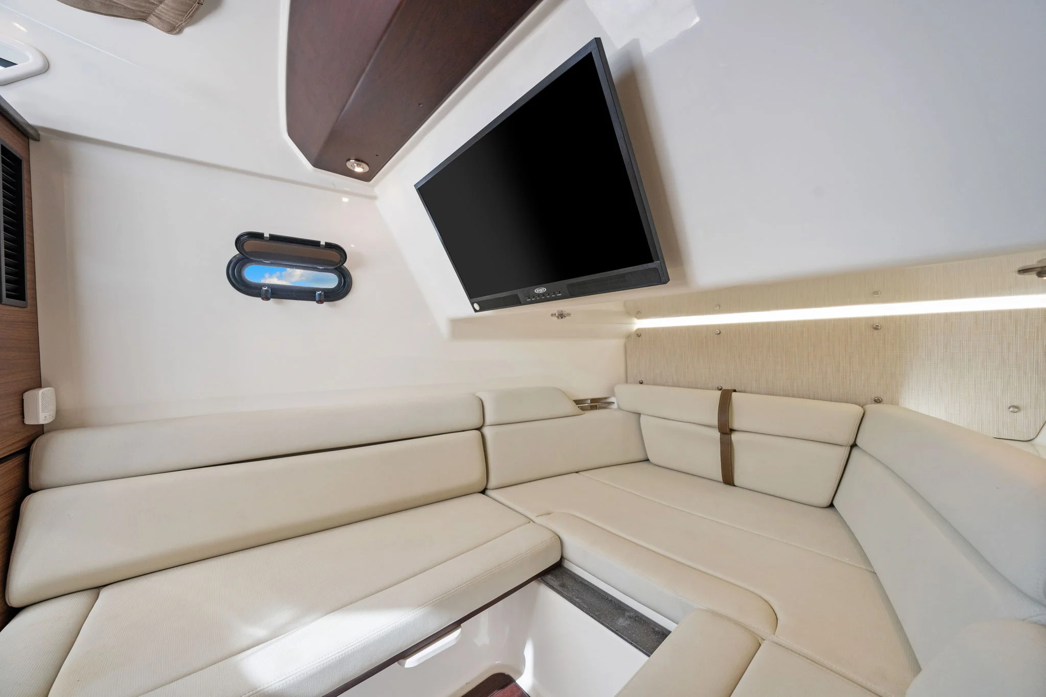 2020 Boston Whaler 350 REALM Image Thumbnail #23