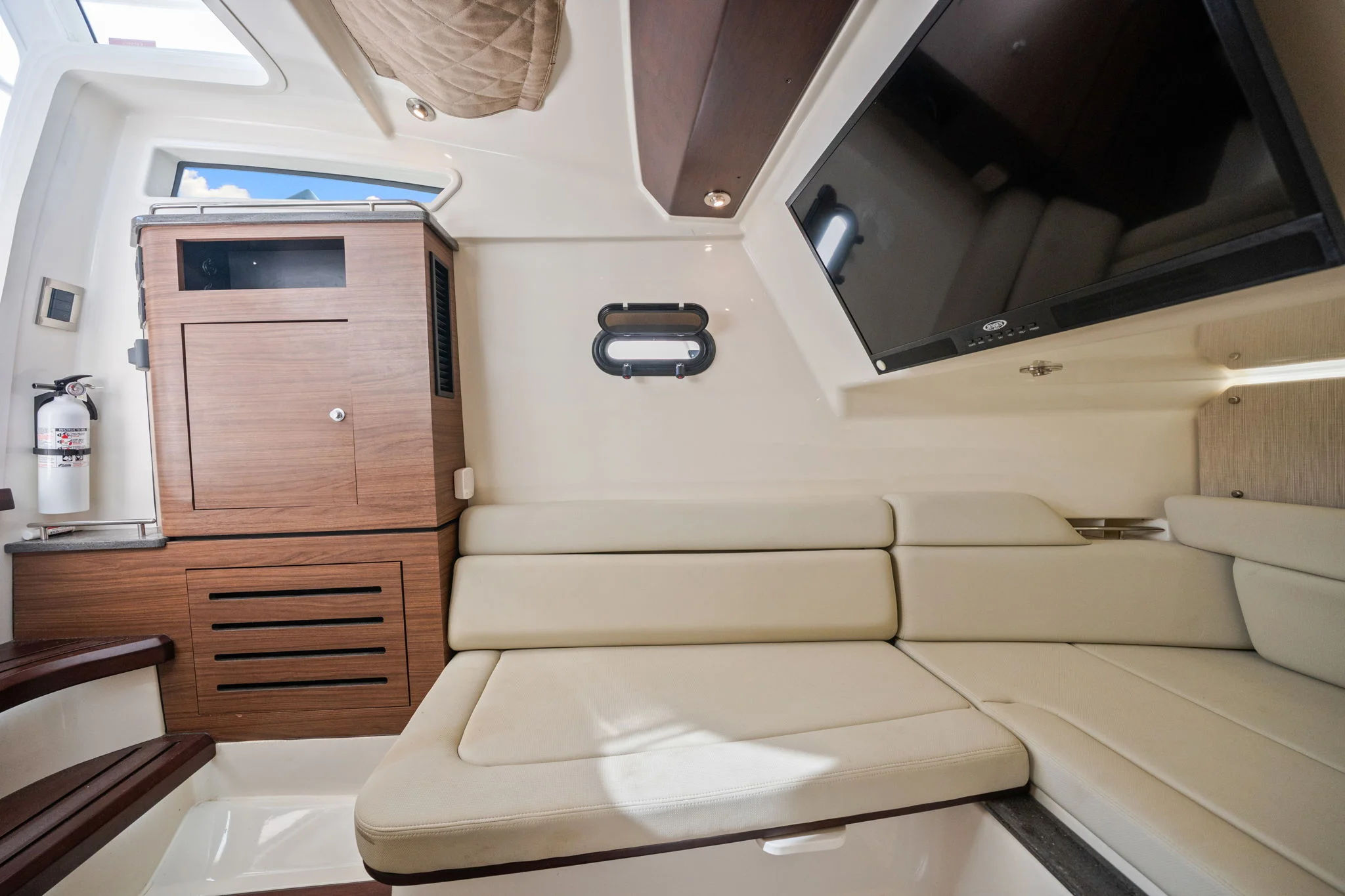 2020 Boston Whaler 350 REALM Image Thumbnail #24