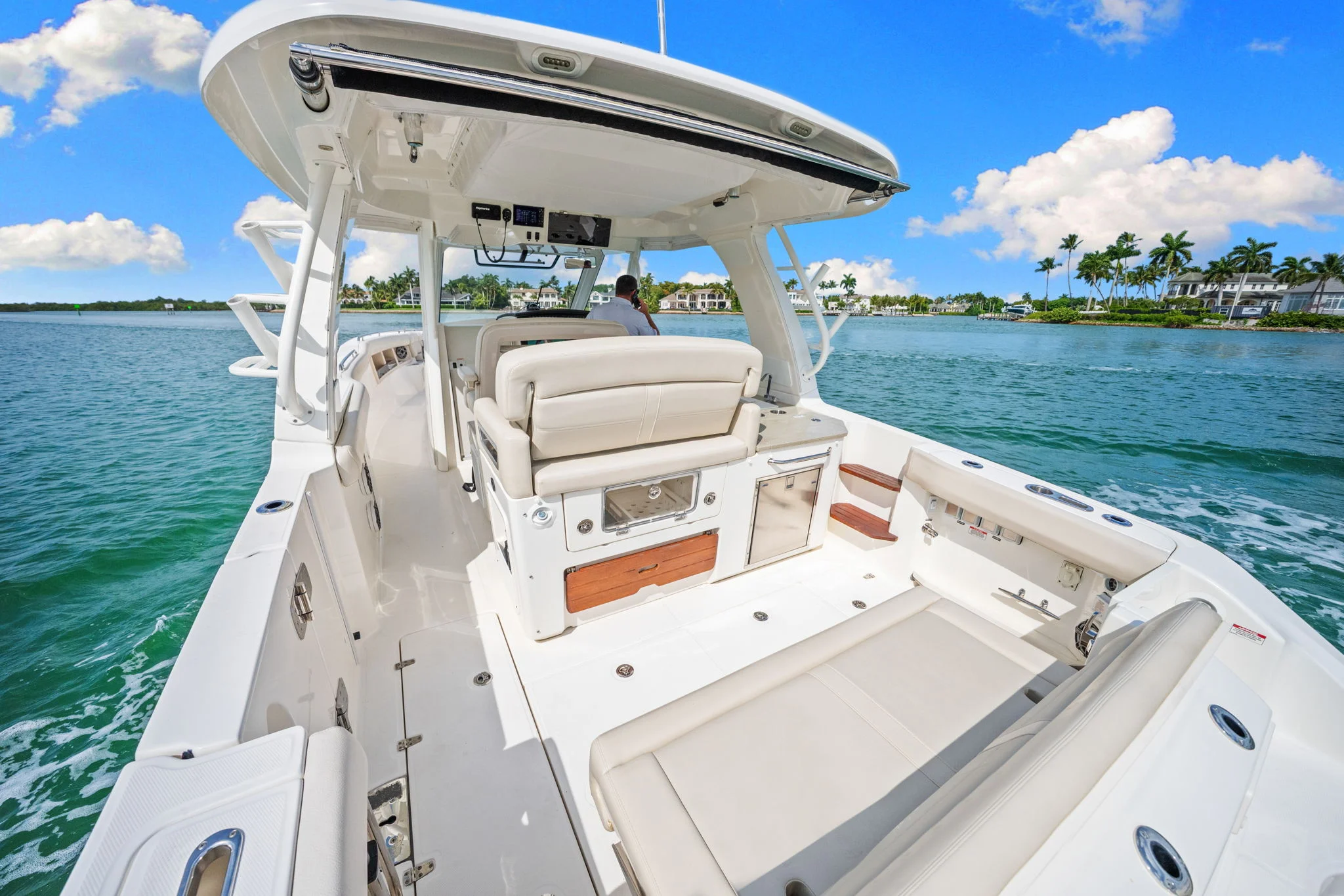 2020 Boston Whaler 350 REALM Image Thumbnail #38
