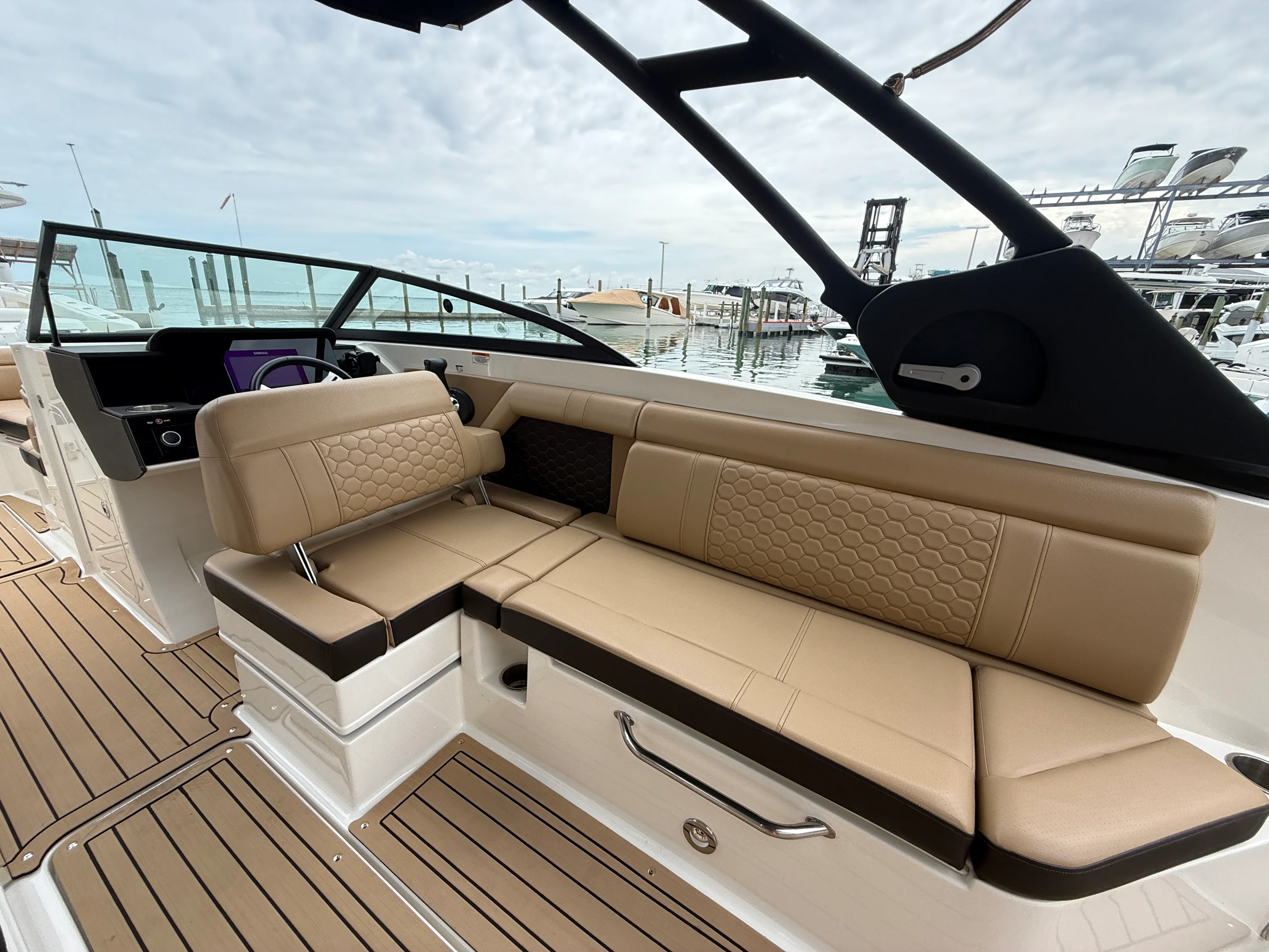 2022 Sea Ray SDX 270 Outboard Image Thumbnail #25