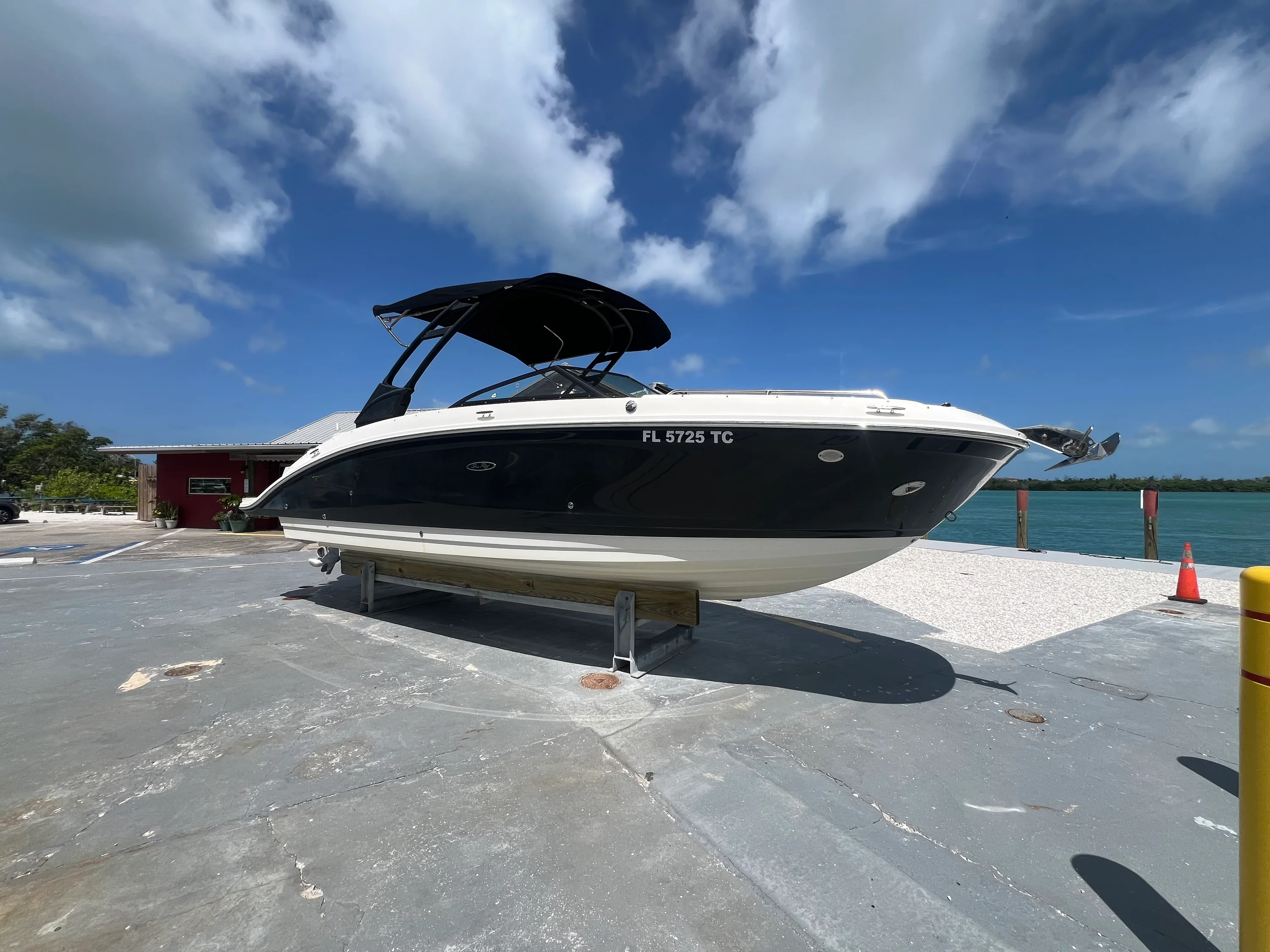 2022 Sea Ray SDX 270 Outboard Image Thumbnail #2