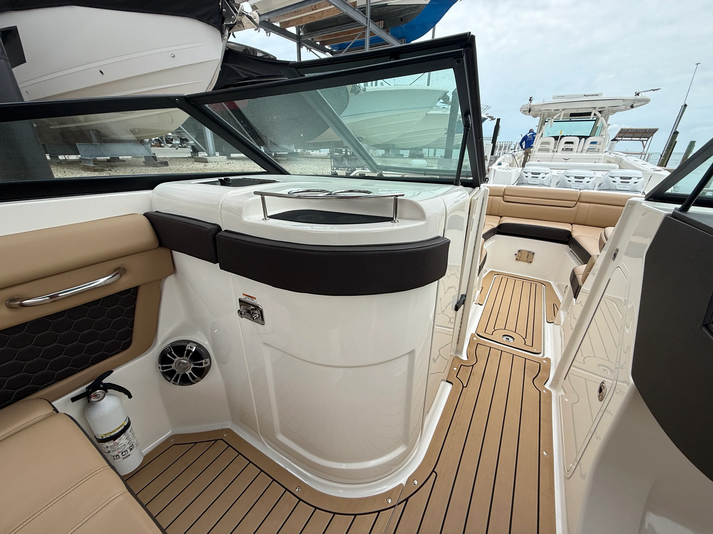 2022 Sea Ray SDX 270 Outboard Image Thumbnail #17