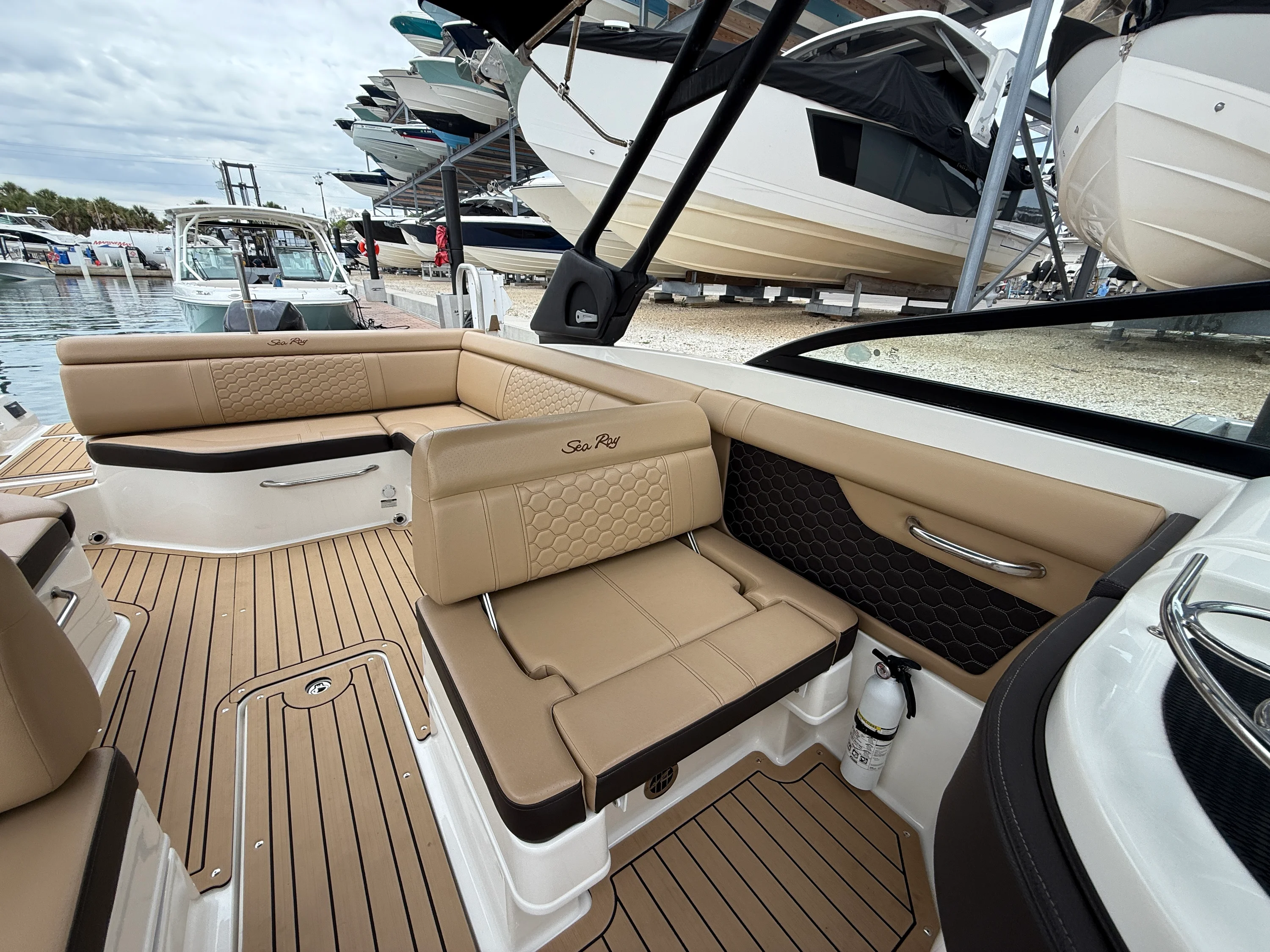 2022 Sea Ray SDX 270 Outboard Image Thumbnail #16
