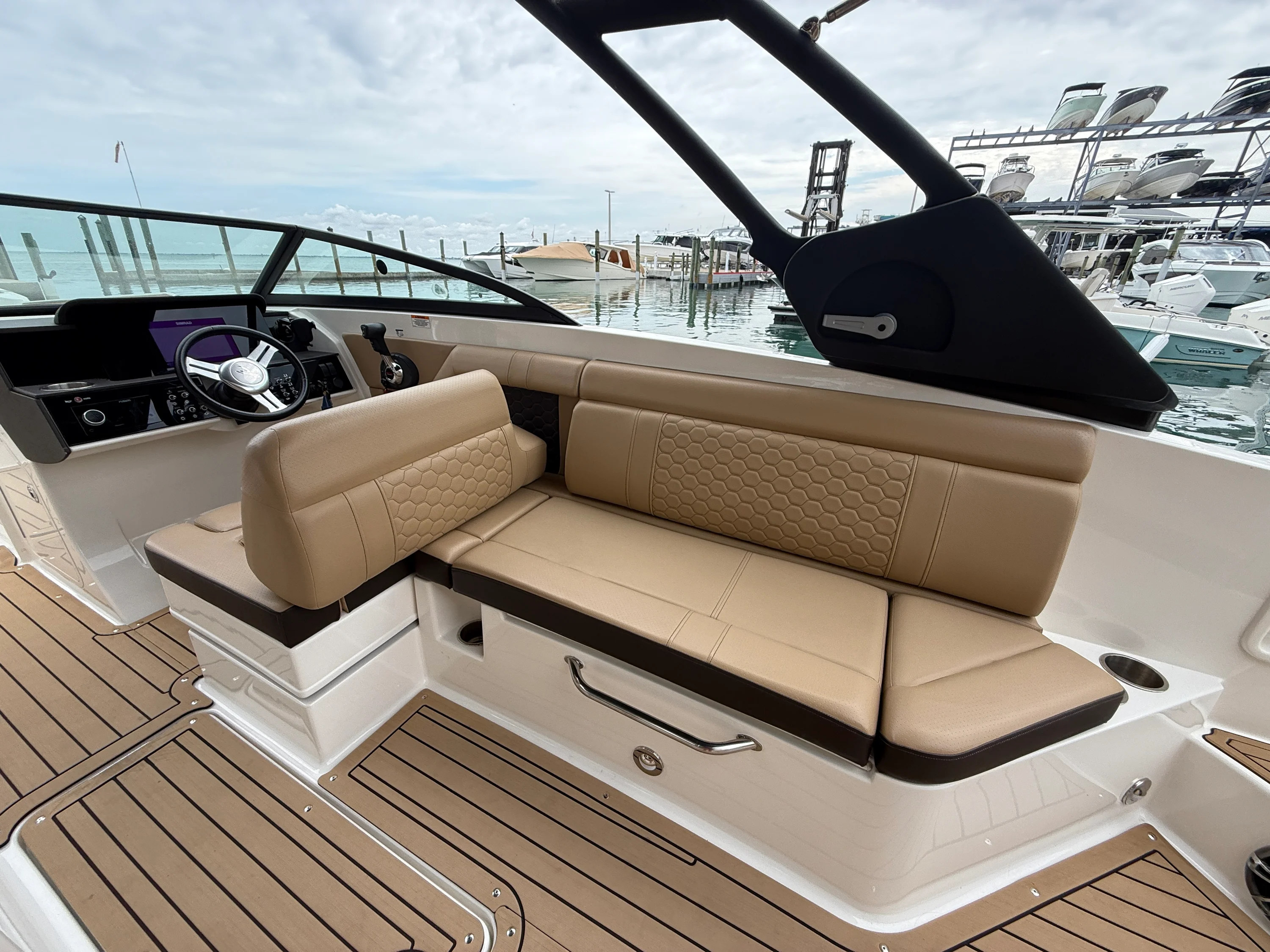 2022 Sea Ray SDX 270 Outboard Image Thumbnail #24