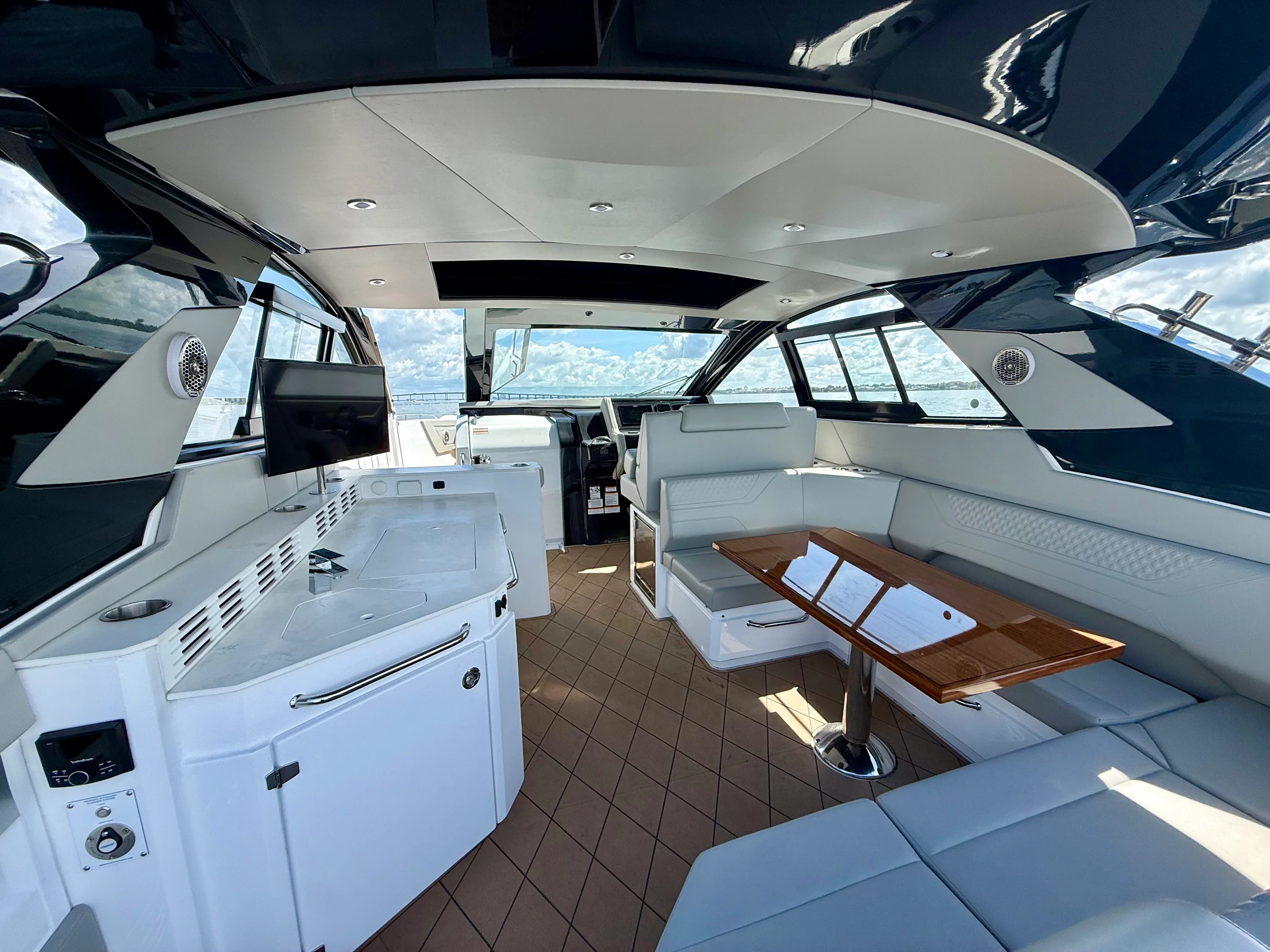 2024 Cruisers Yachts 42 GLS OB Image Thumbnail #16