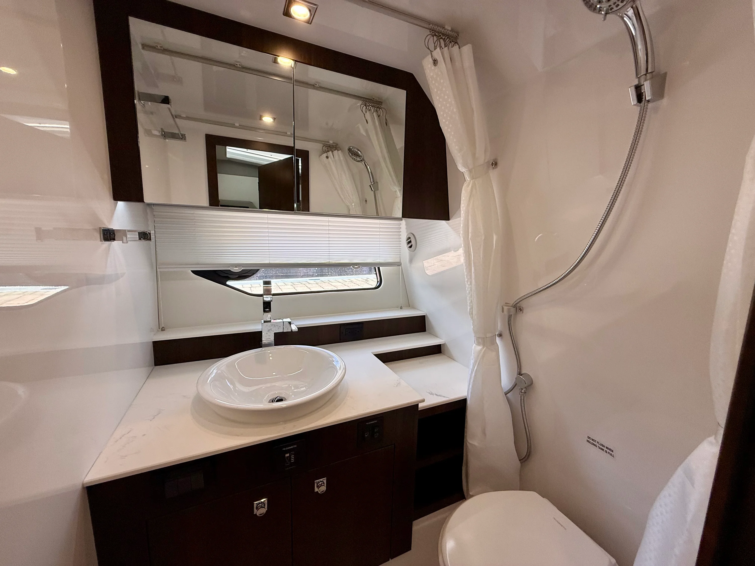 2024 Cruisers Yachts 42 GLS OB Image Thumbnail #51