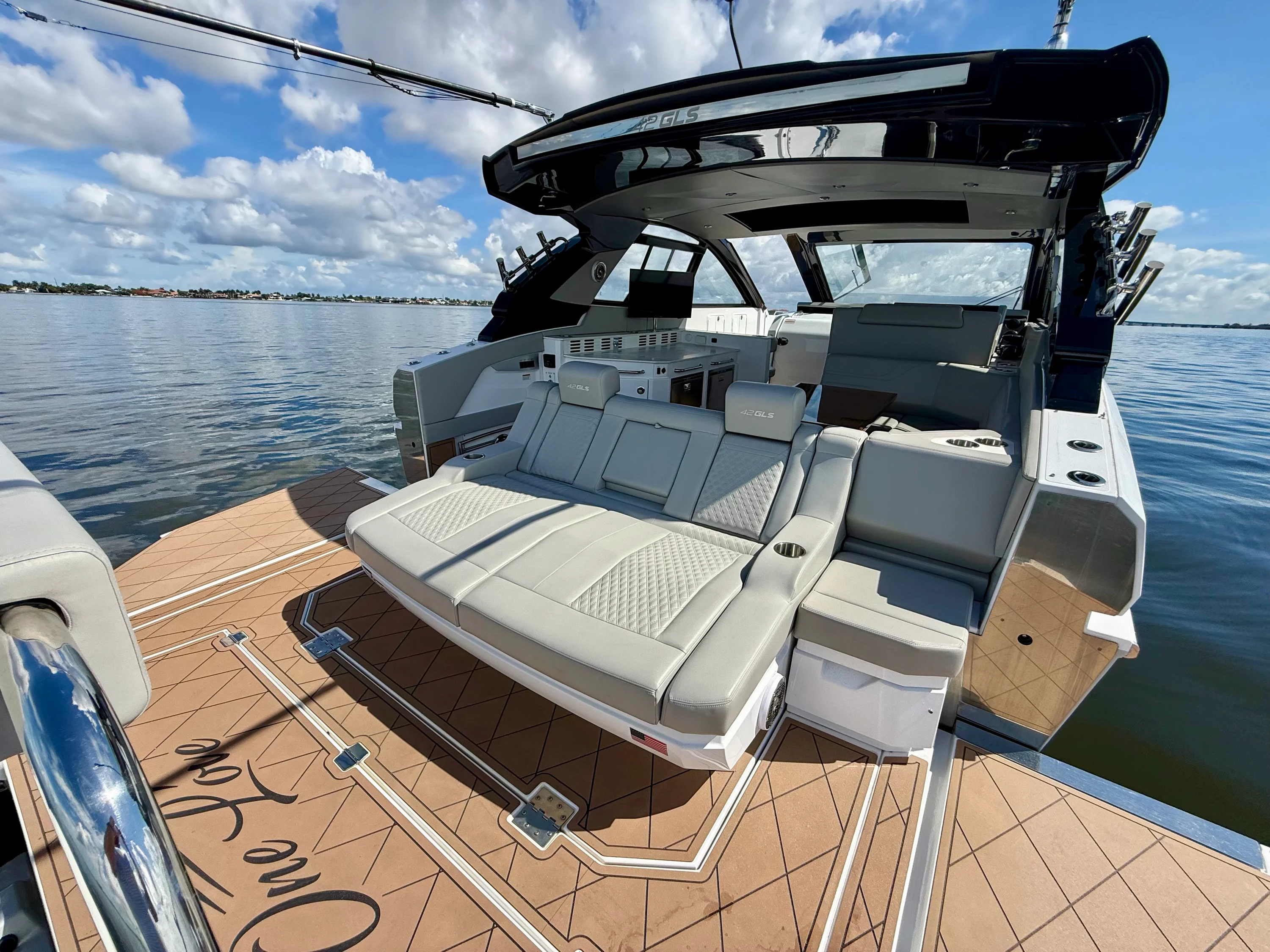 2024 Cruisers Yachts 42 GLS OB Image Thumbnail #9