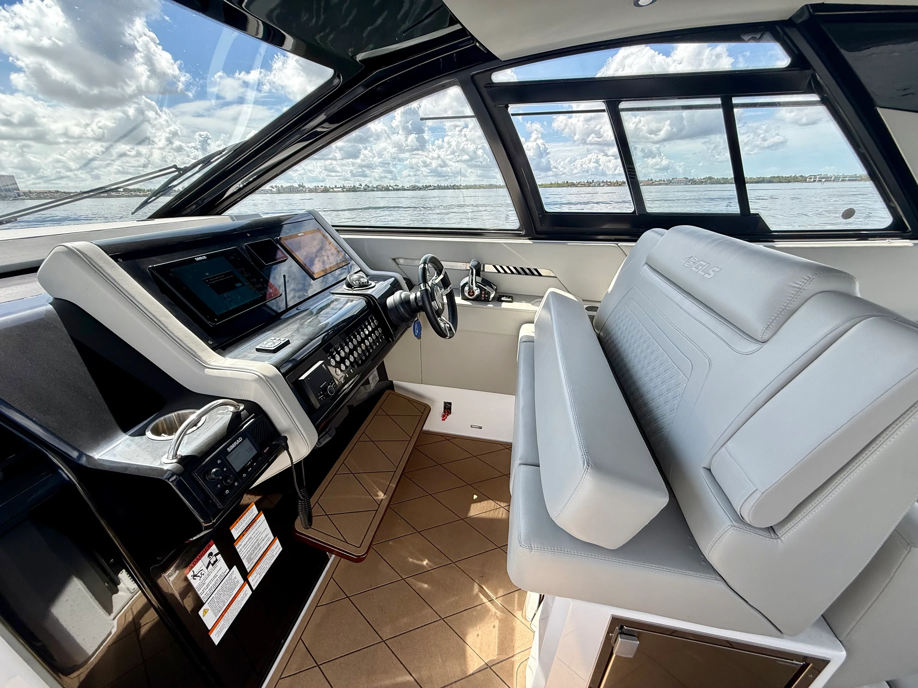 2024 Cruisers Yachts 42 GLS OB Image Thumbnail #33
