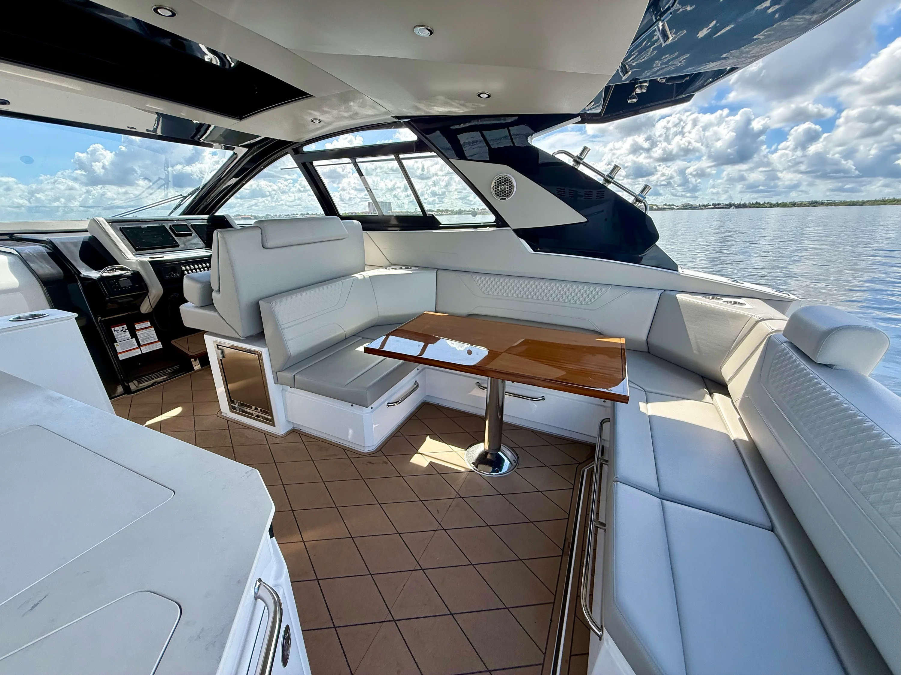 2024 Cruisers Yachts 42 GLS OB Image Thumbnail #26