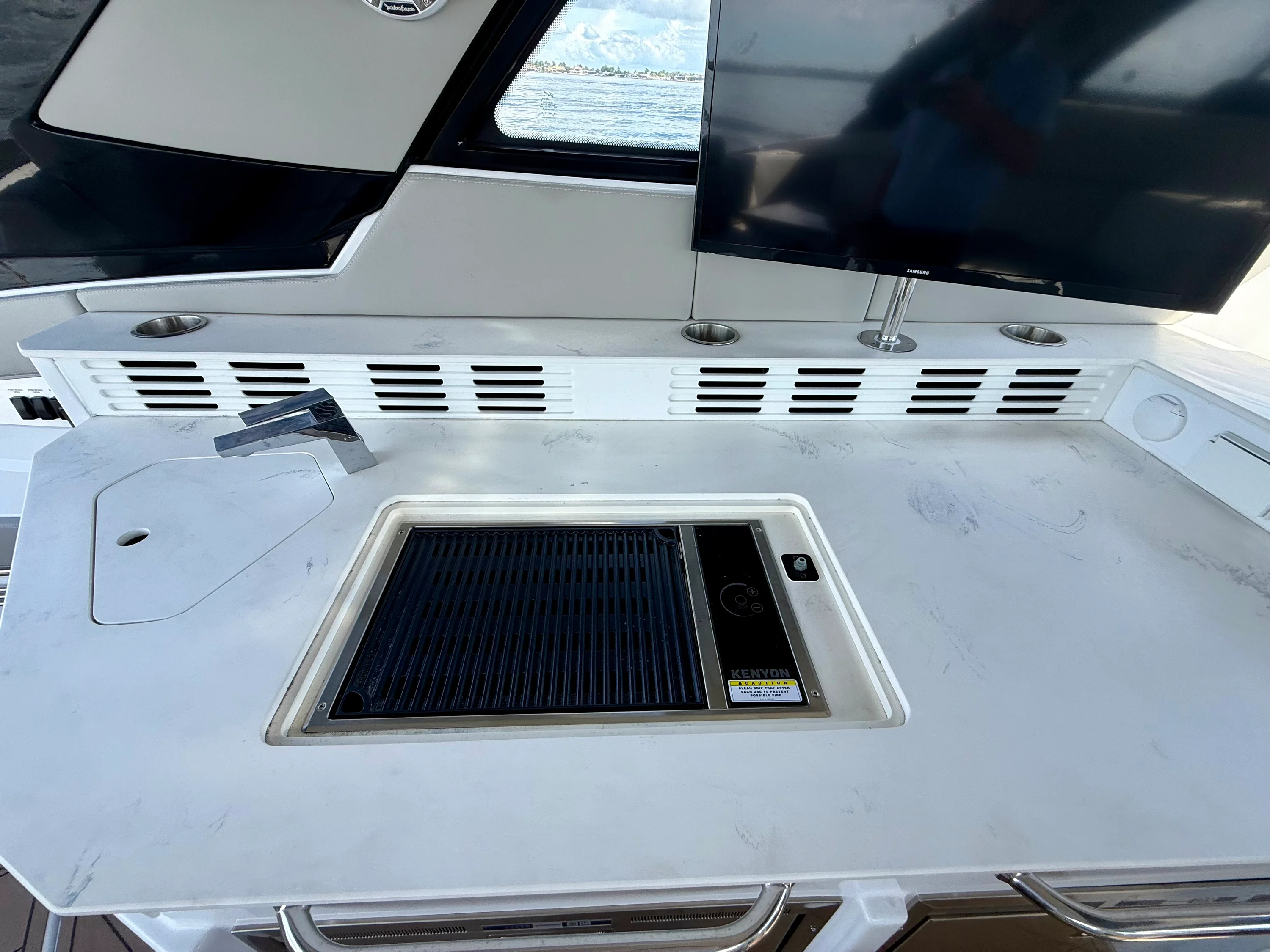 2024 Cruisers Yachts 42 GLS OB Image Thumbnail #30