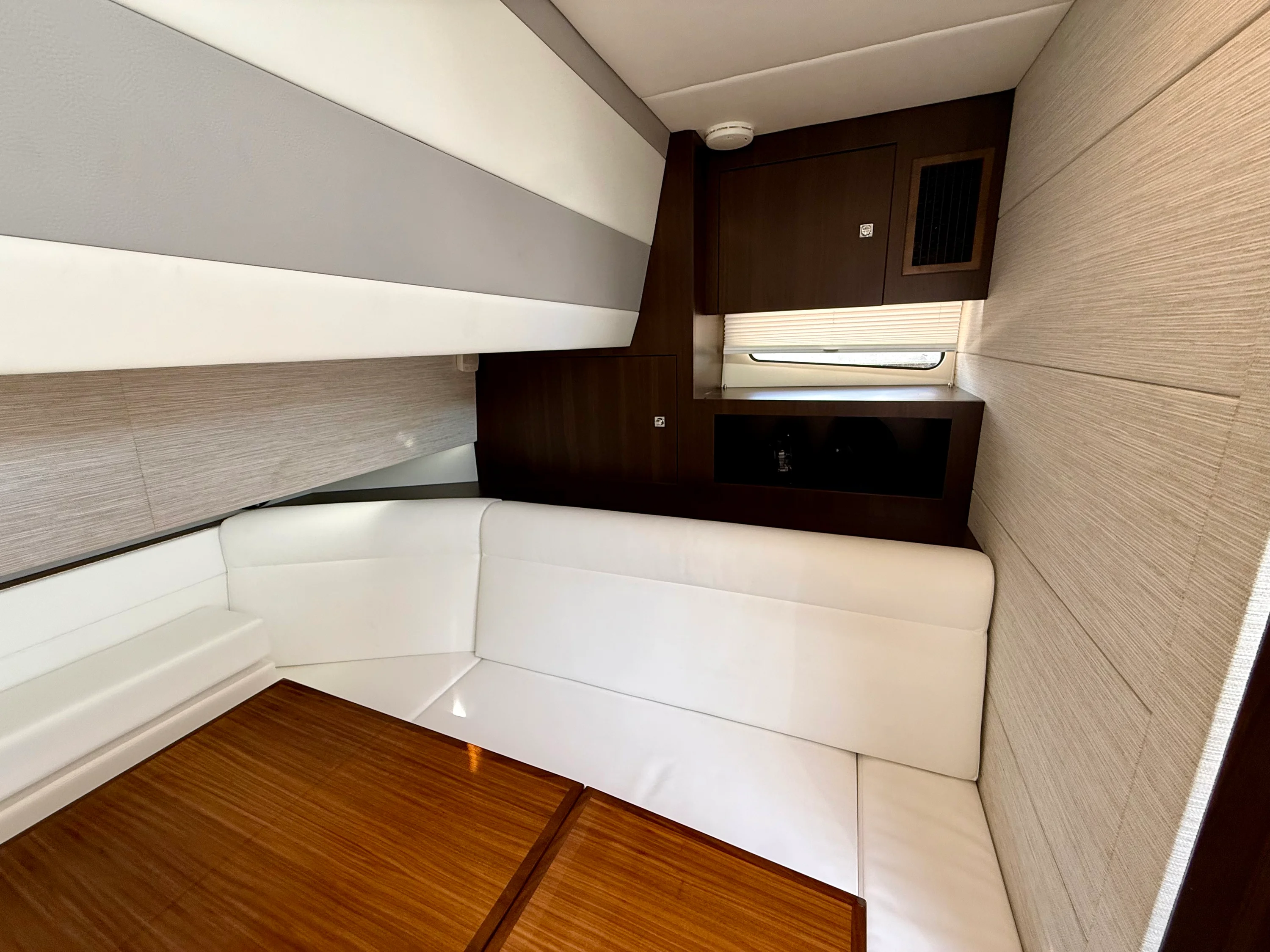 2024 Cruisers Yachts 42 GLS OB Image Thumbnail #46