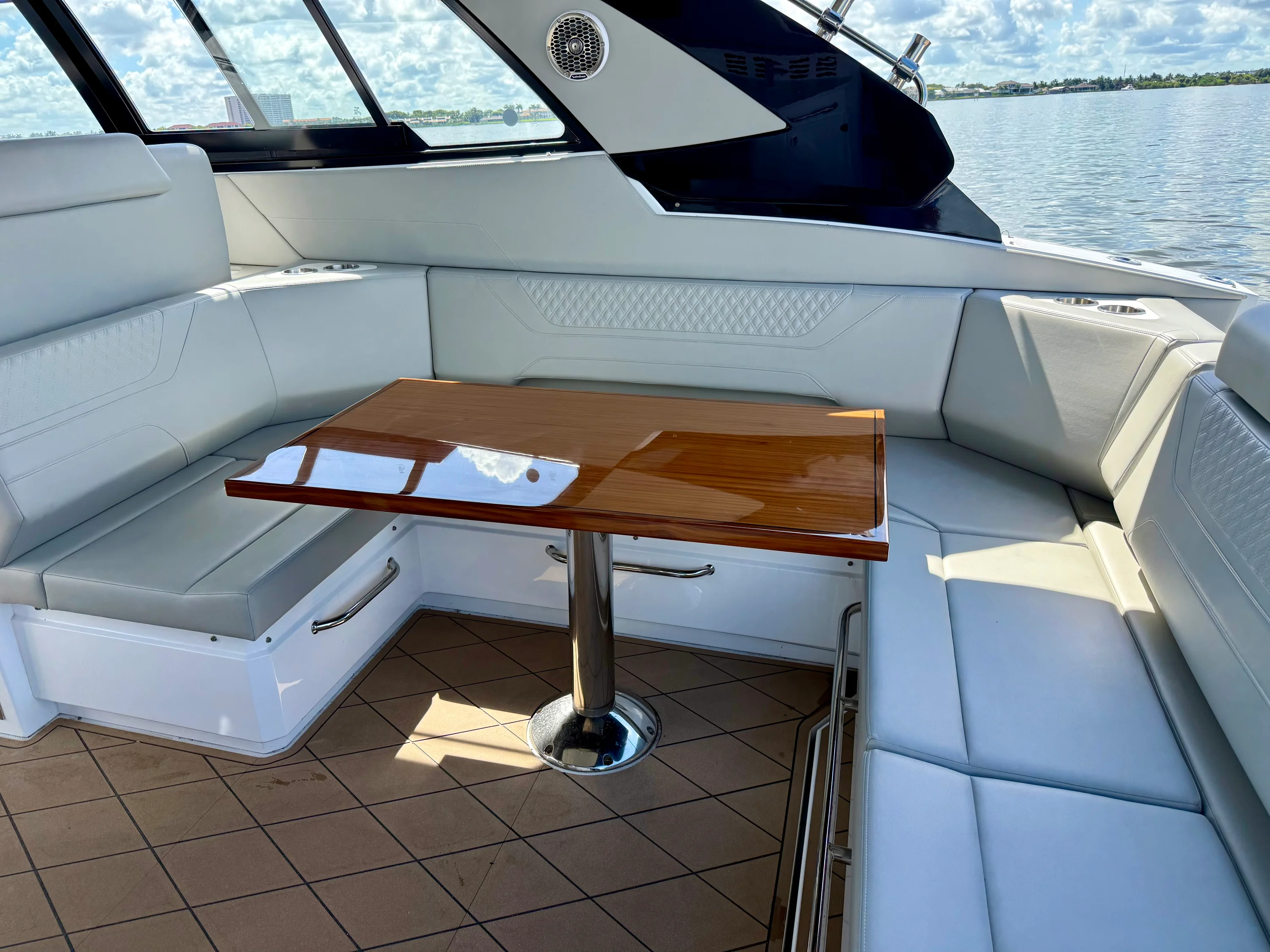 2024 Cruisers Yachts 42 GLS OB Image Thumbnail #27