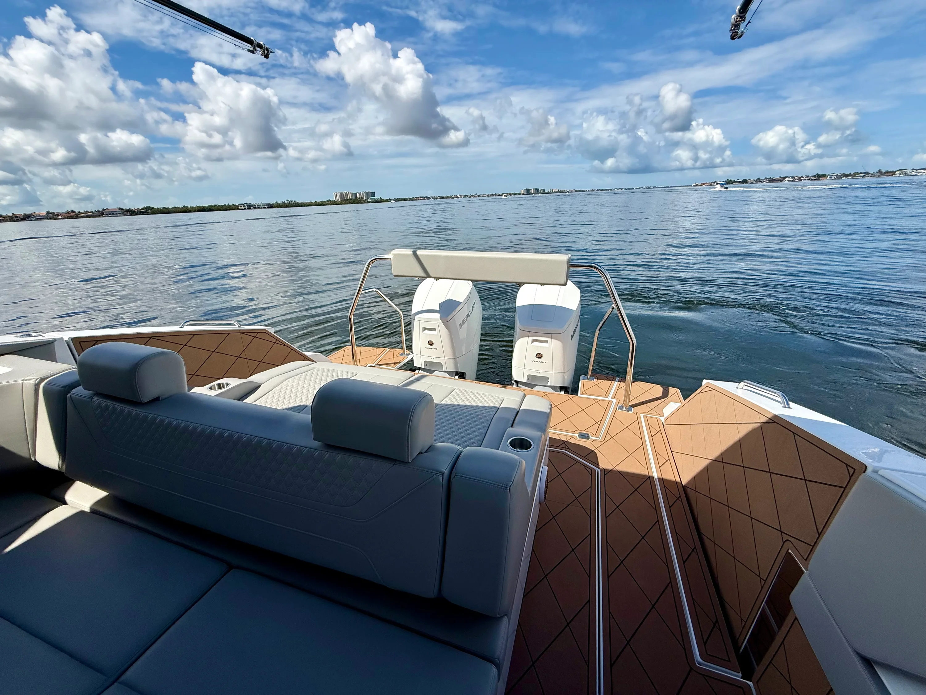 2024 Cruisers Yachts 42 GLS OB Image Thumbnail #18