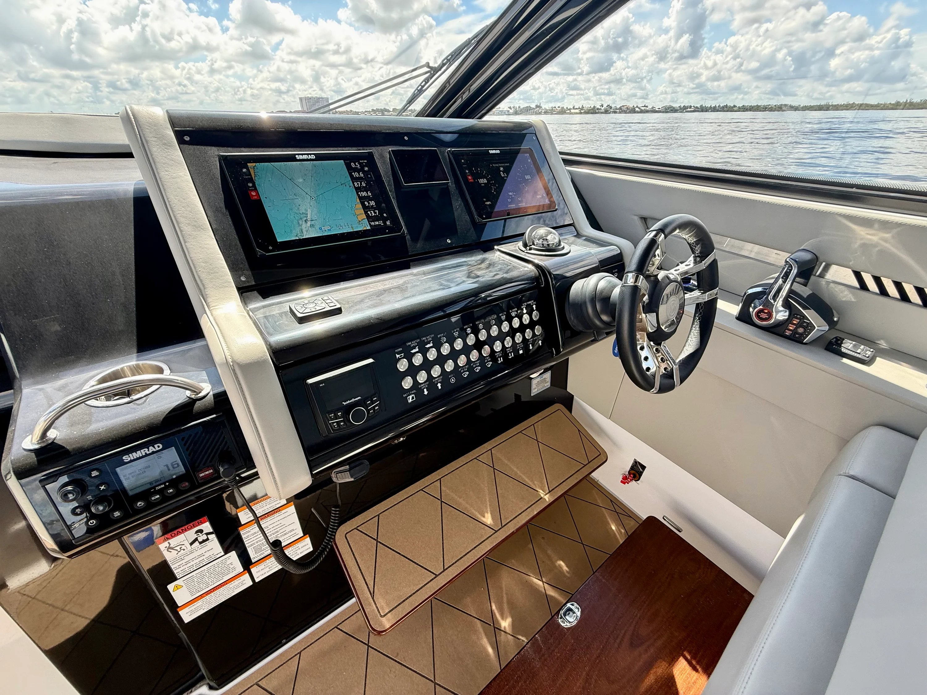 2024 Cruisers Yachts 42 GLS OB Image Thumbnail #35