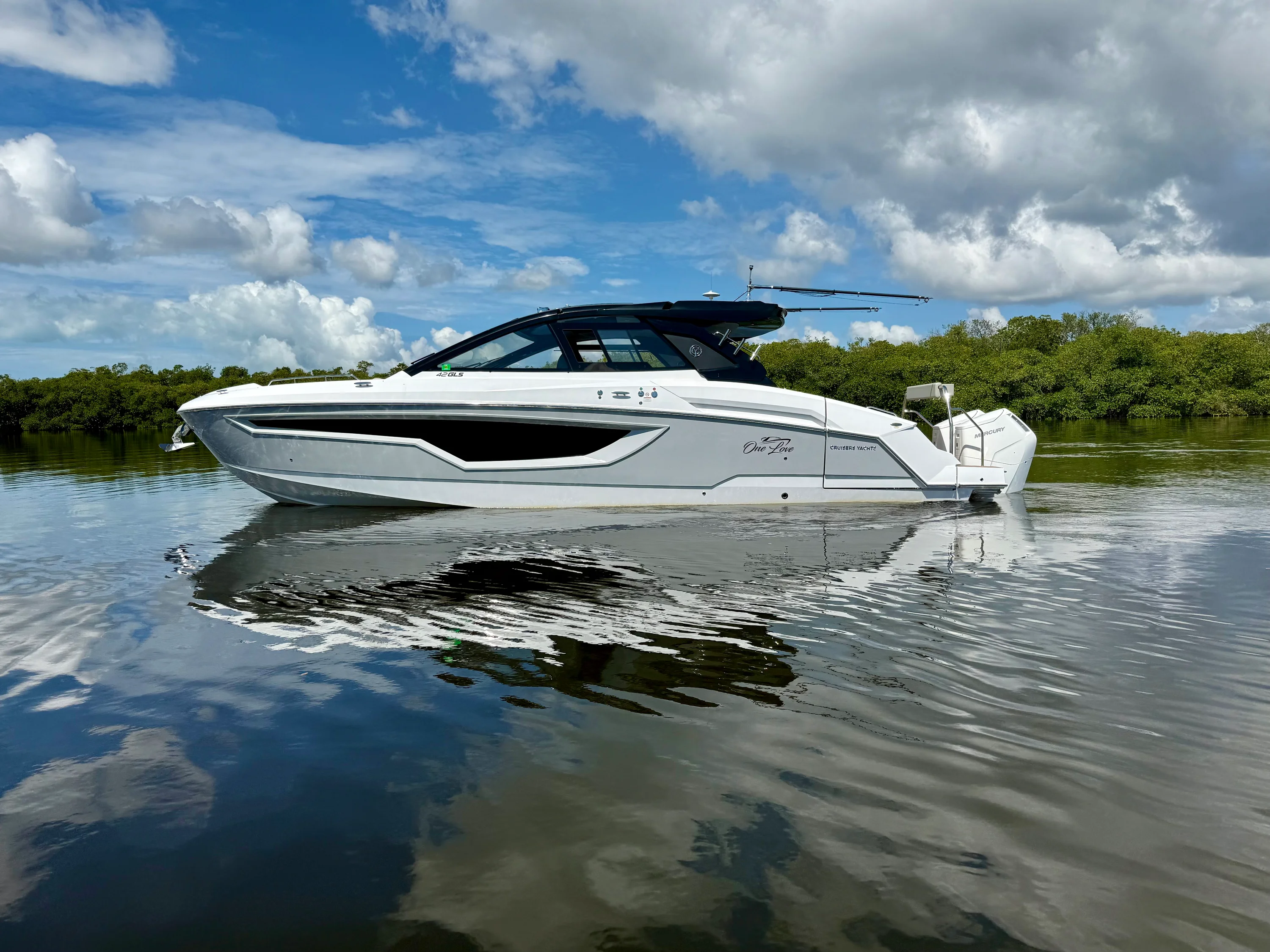 2024 Cruisers Yachts 42 GLS OB Image Thumbnail #6