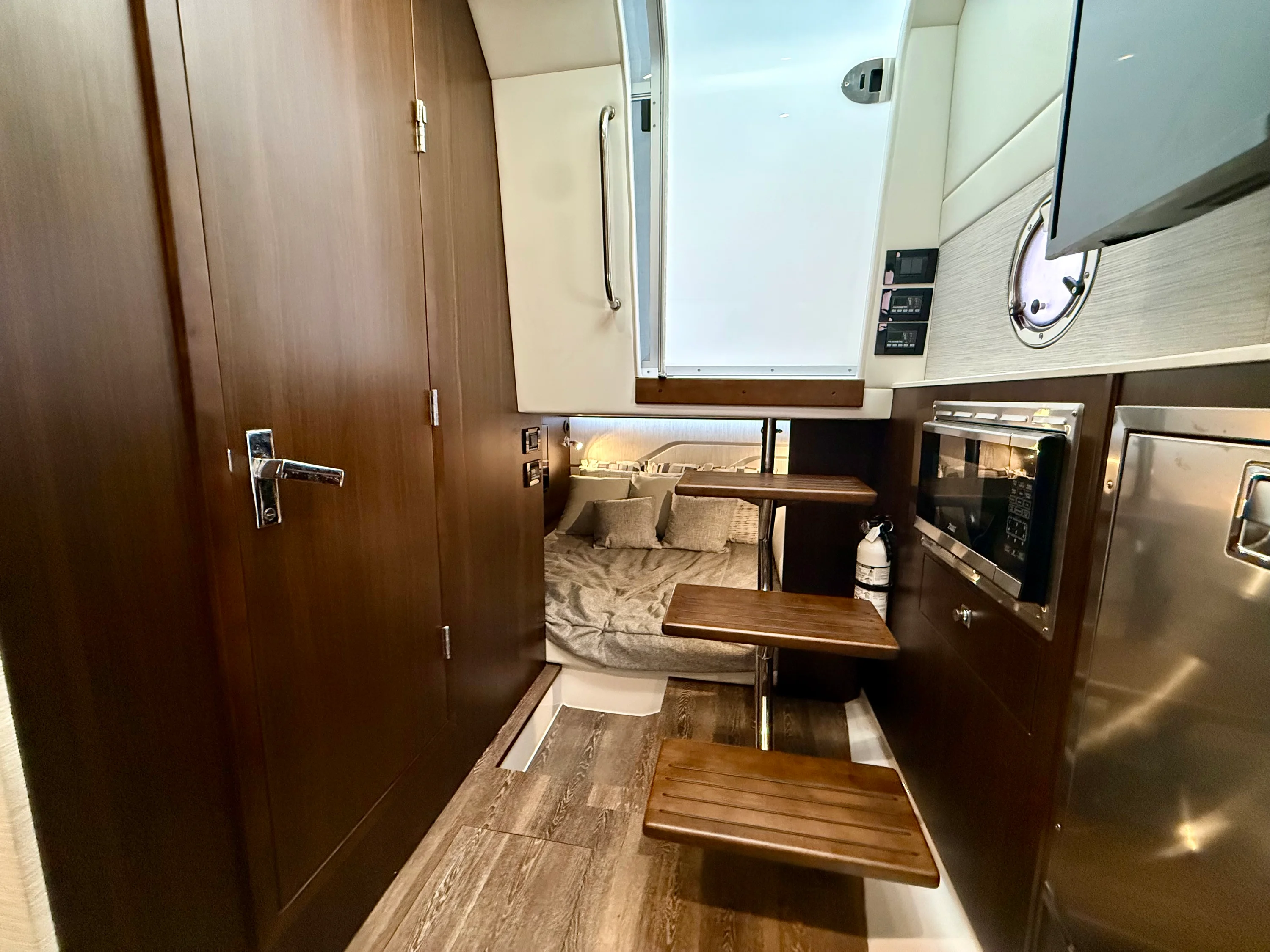 2024 Cruisers Yachts 42 GLS OB Image Thumbnail #50