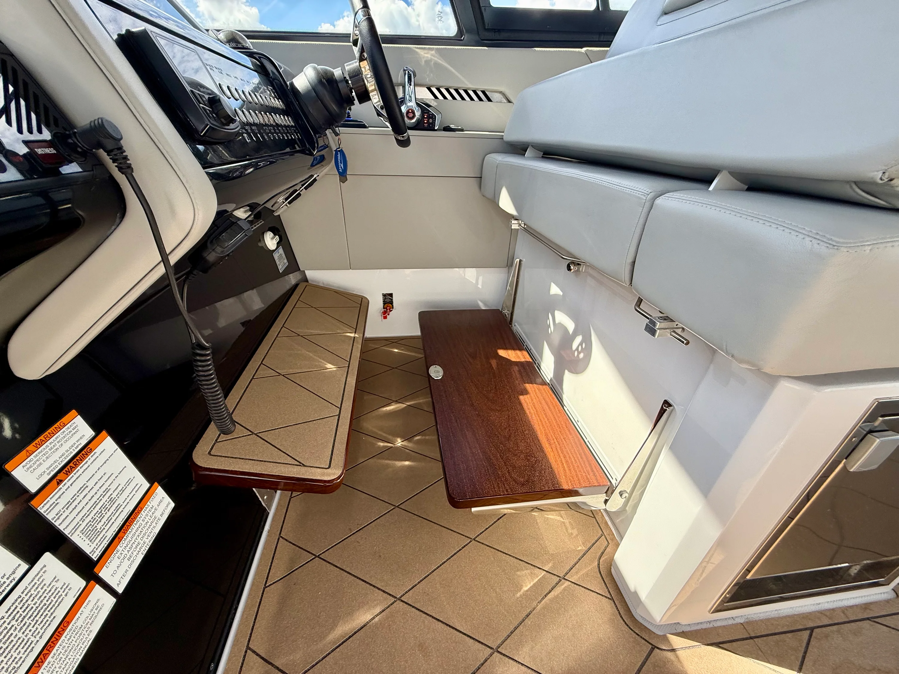 2024 Cruisers Yachts 42 GLS OB Image Thumbnail #34