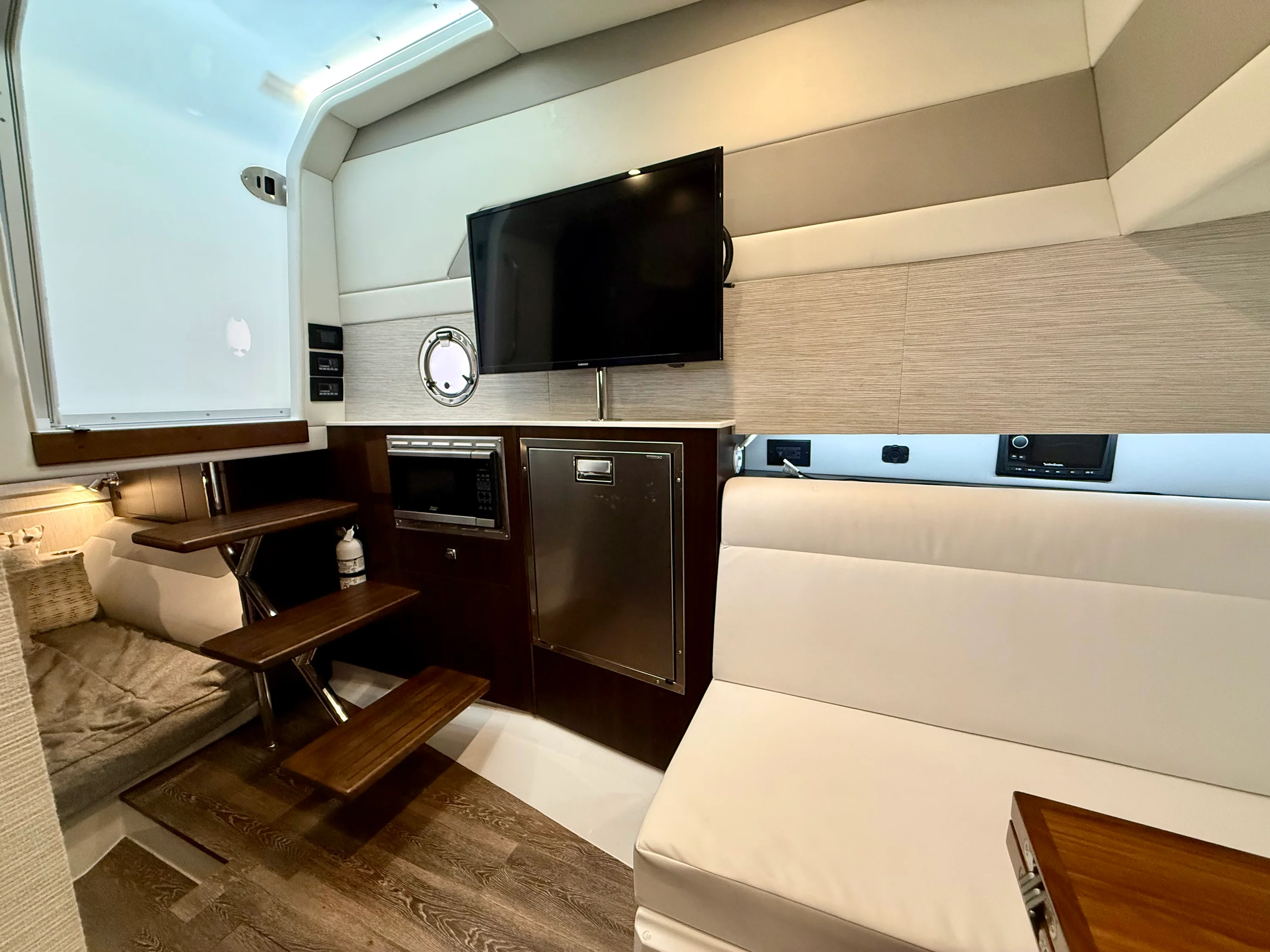 2024 Cruisers Yachts 42 GLS OB Image Thumbnail #48