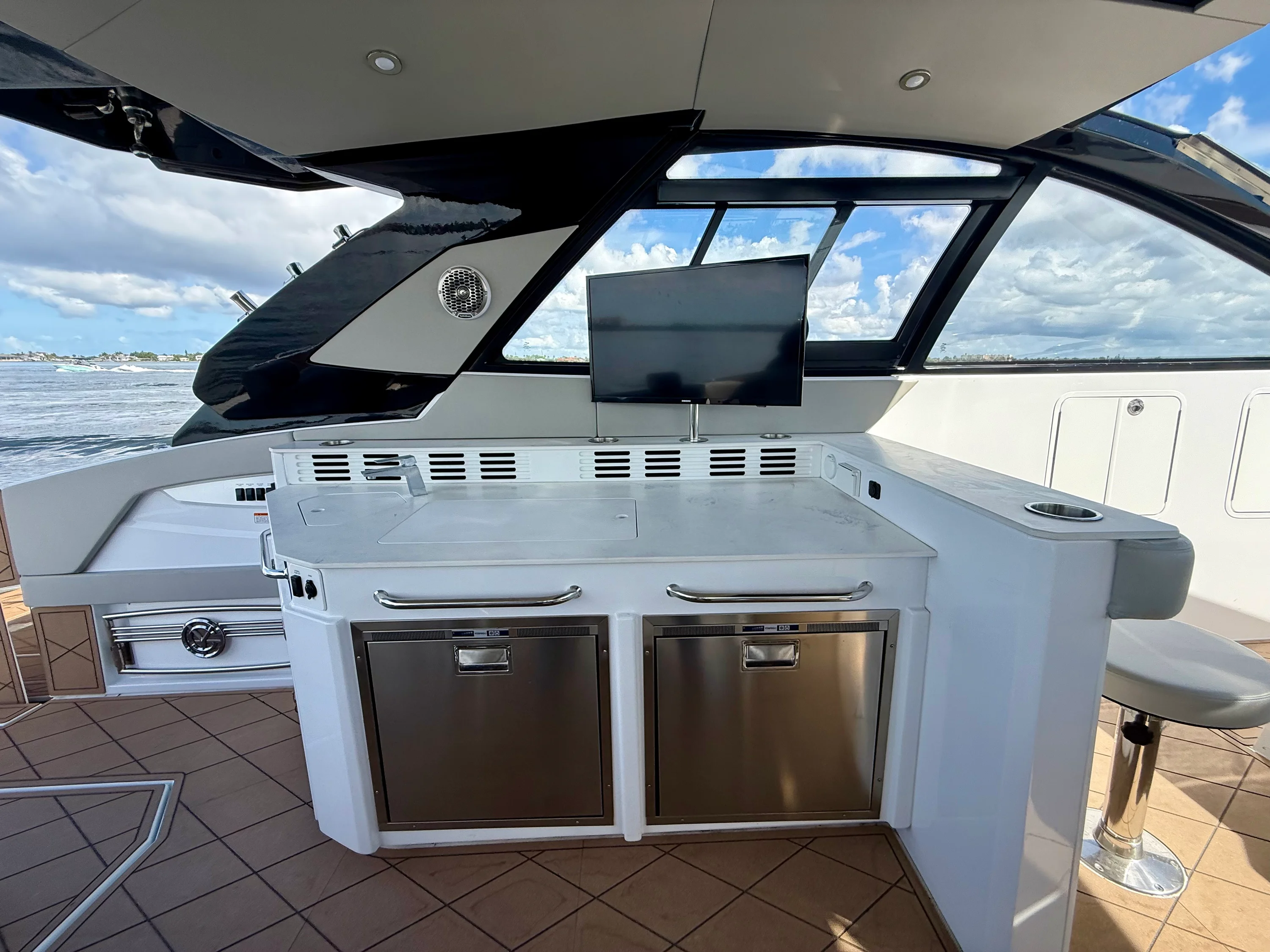 2024 Cruisers Yachts 42 GLS OB Image Thumbnail #28