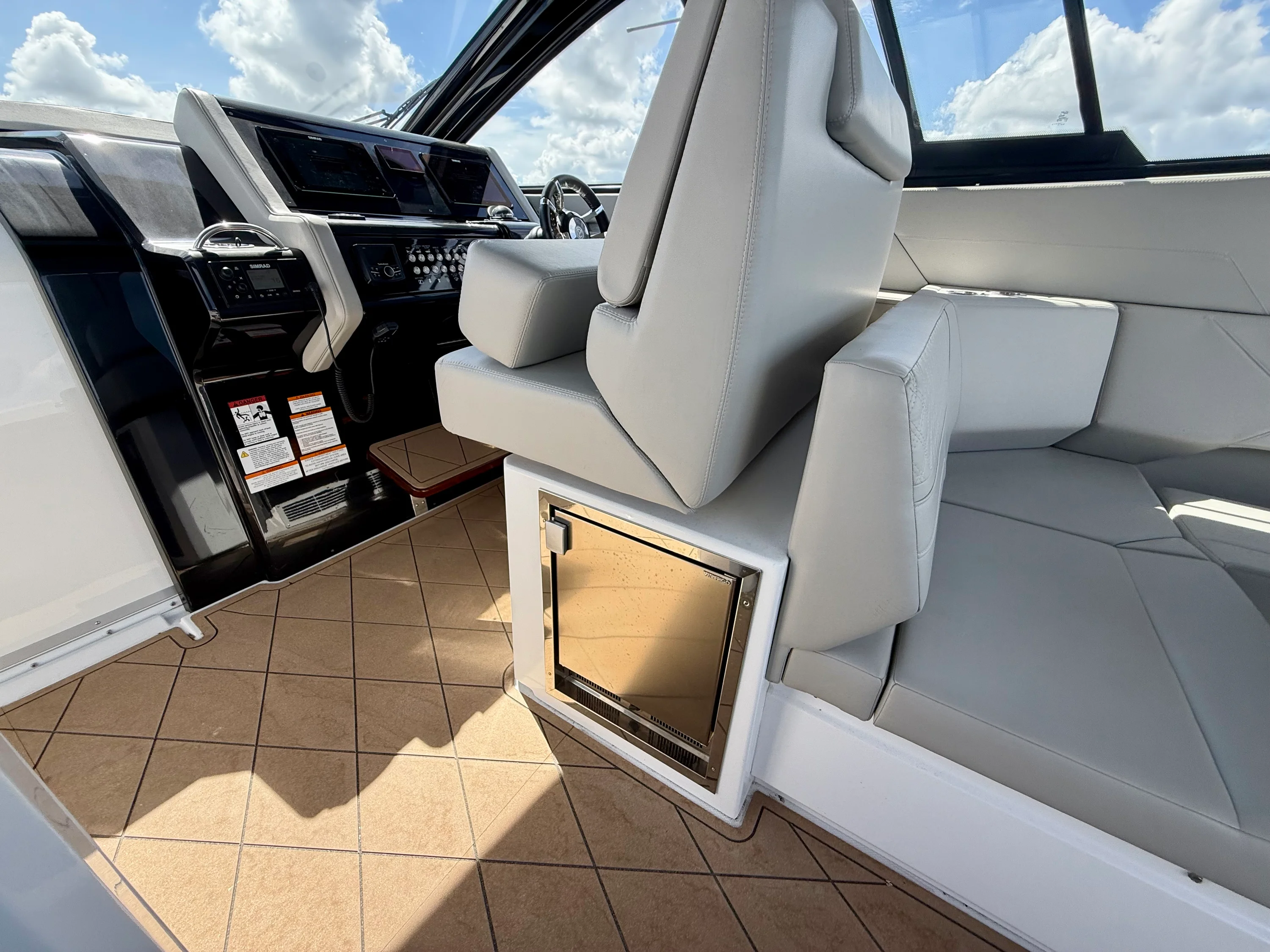 2024 Cruisers Yachts 42 GLS OB Image Thumbnail #32