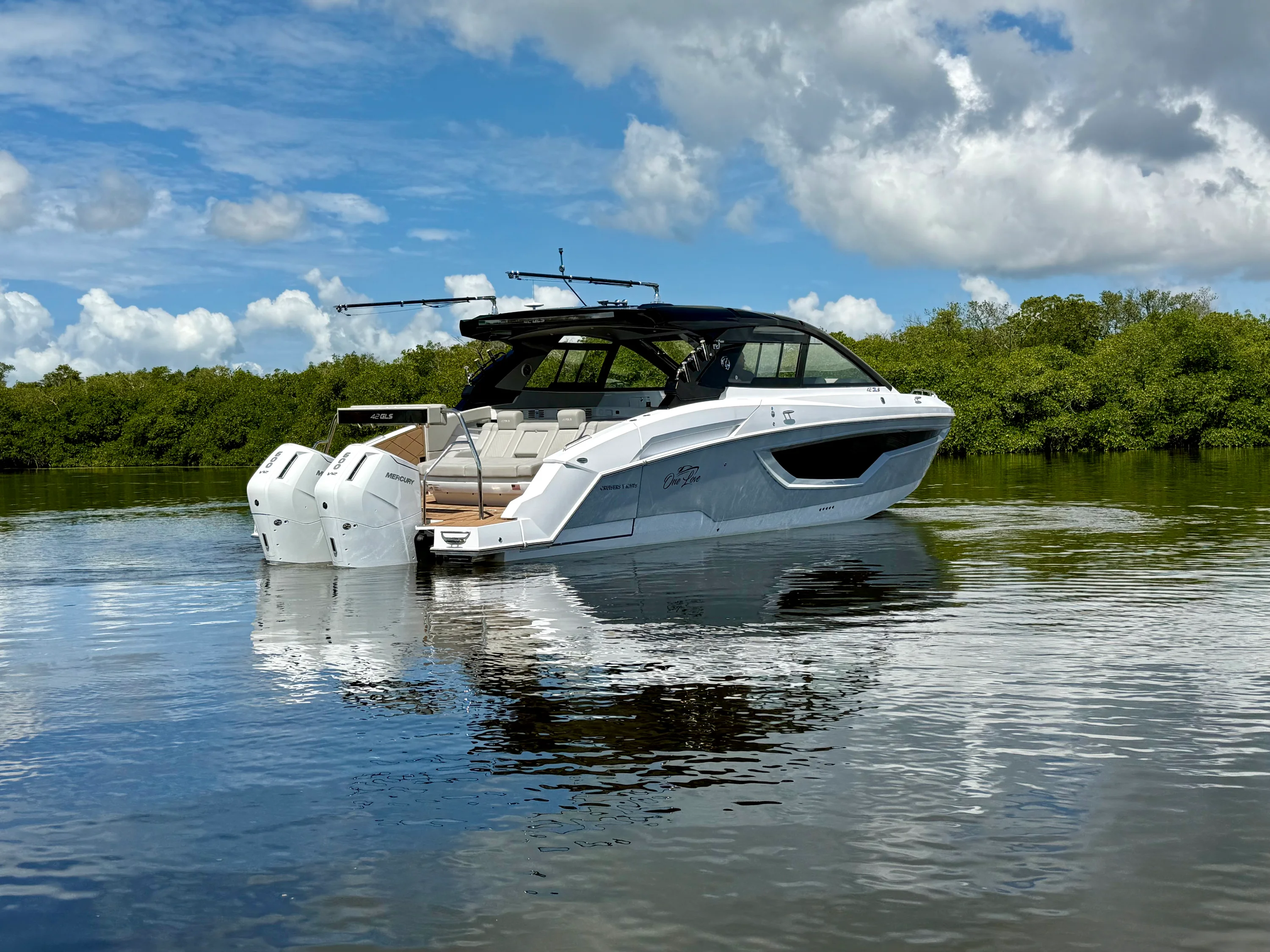2024 Cruisers Yachts 42 GLS OB Image Thumbnail #2