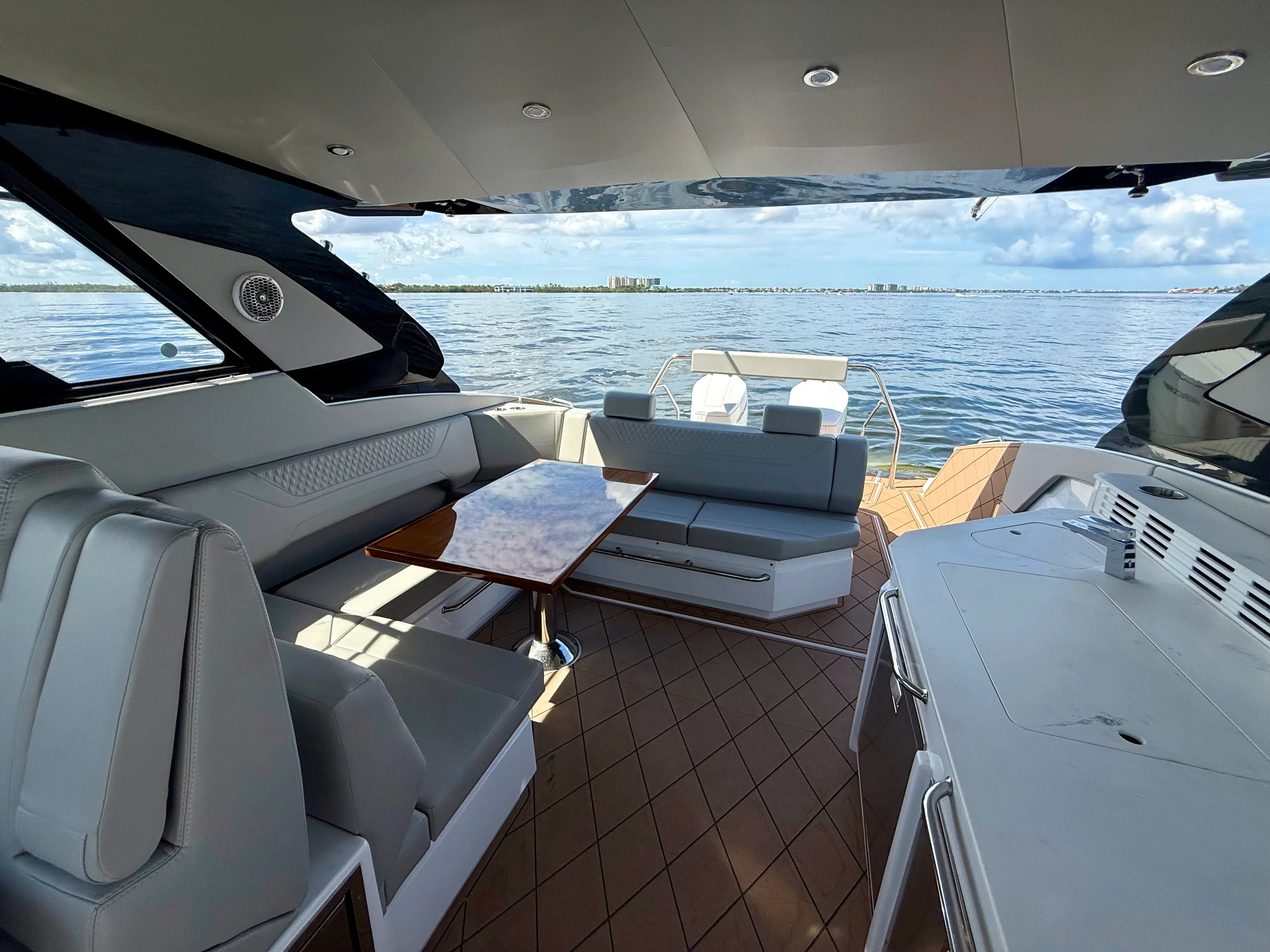 2024 Cruisers Yachts 42 GLS OB Image Thumbnail #31