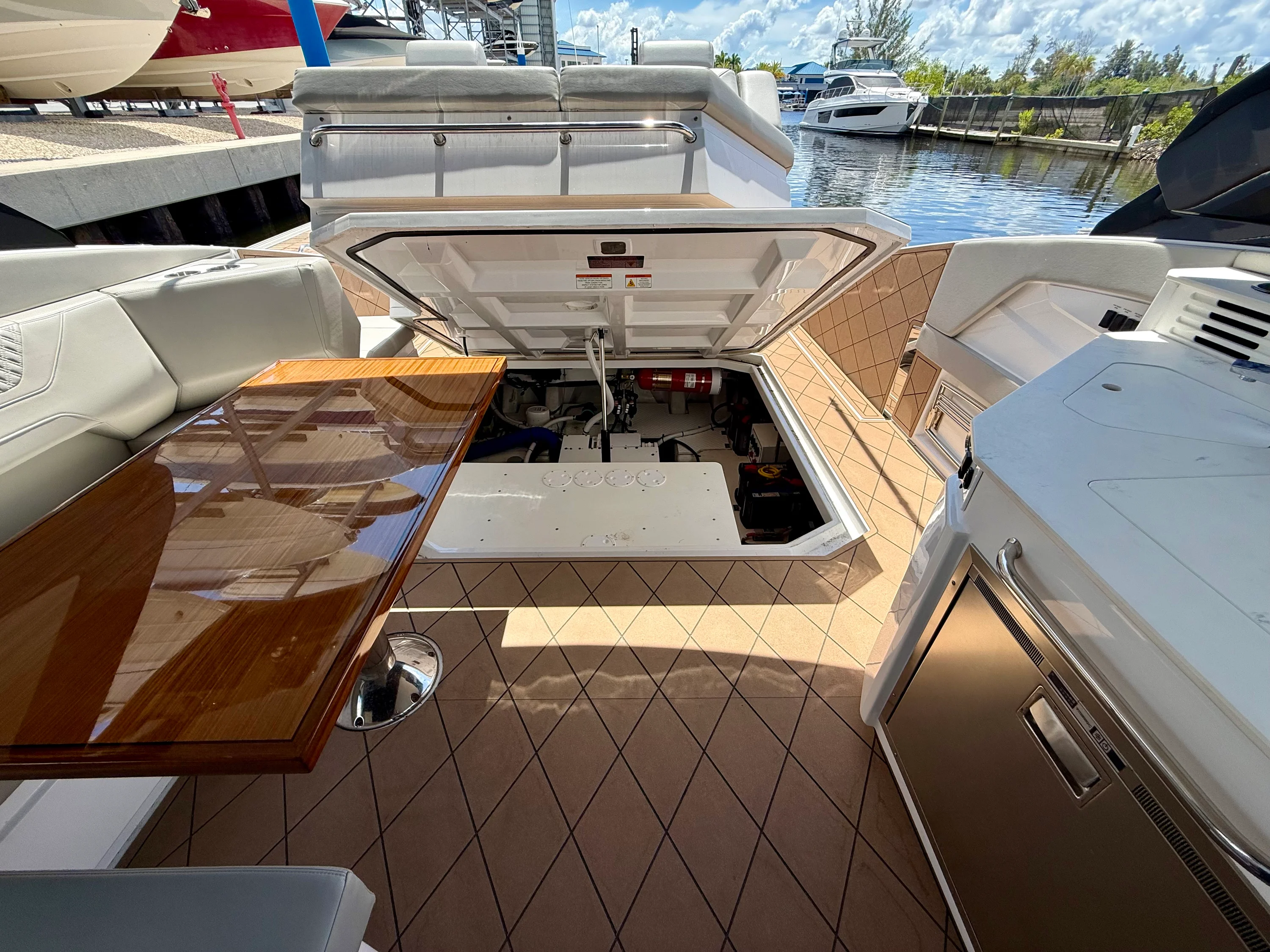 2024 Cruisers Yachts 42 GLS OB Image Thumbnail #19